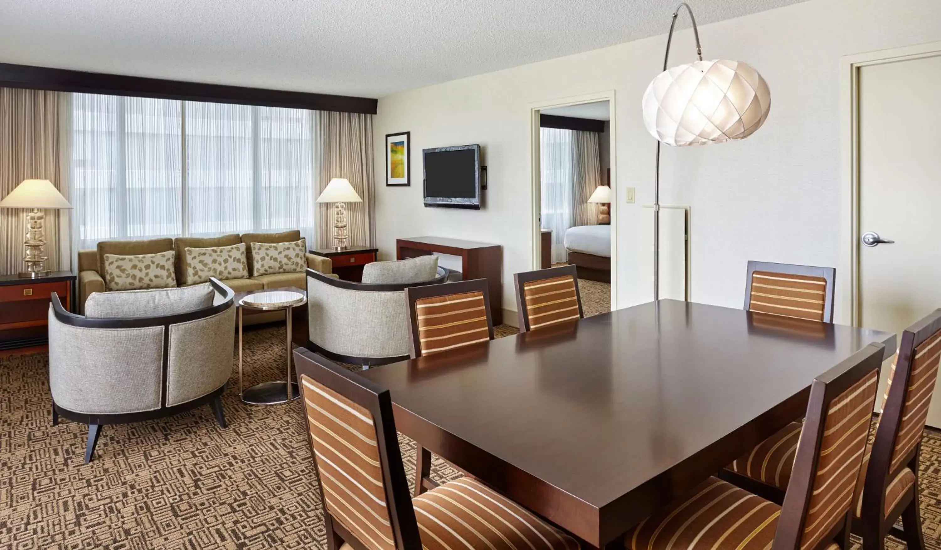 Living room, Seating Area in DoubleTree by Hilton Washington DC – Crystal City