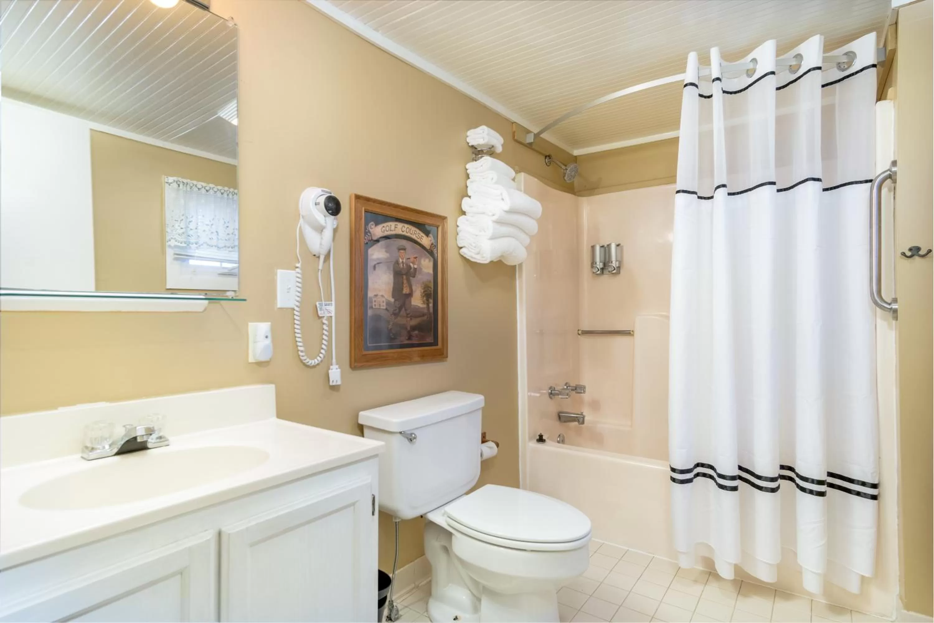 Bathroom in Highland Lake Inn & Resort - Flat Rock