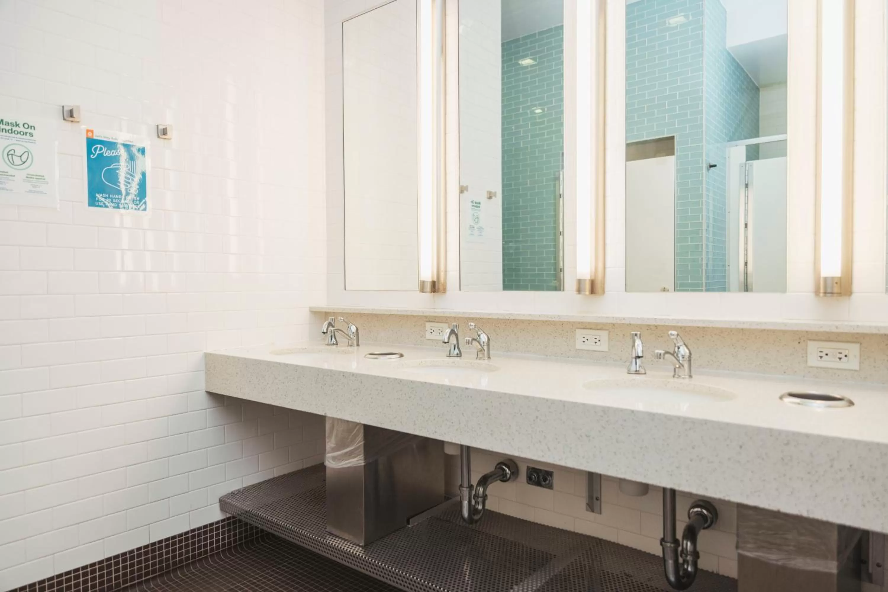 Bathroom in HI New York City Hostel