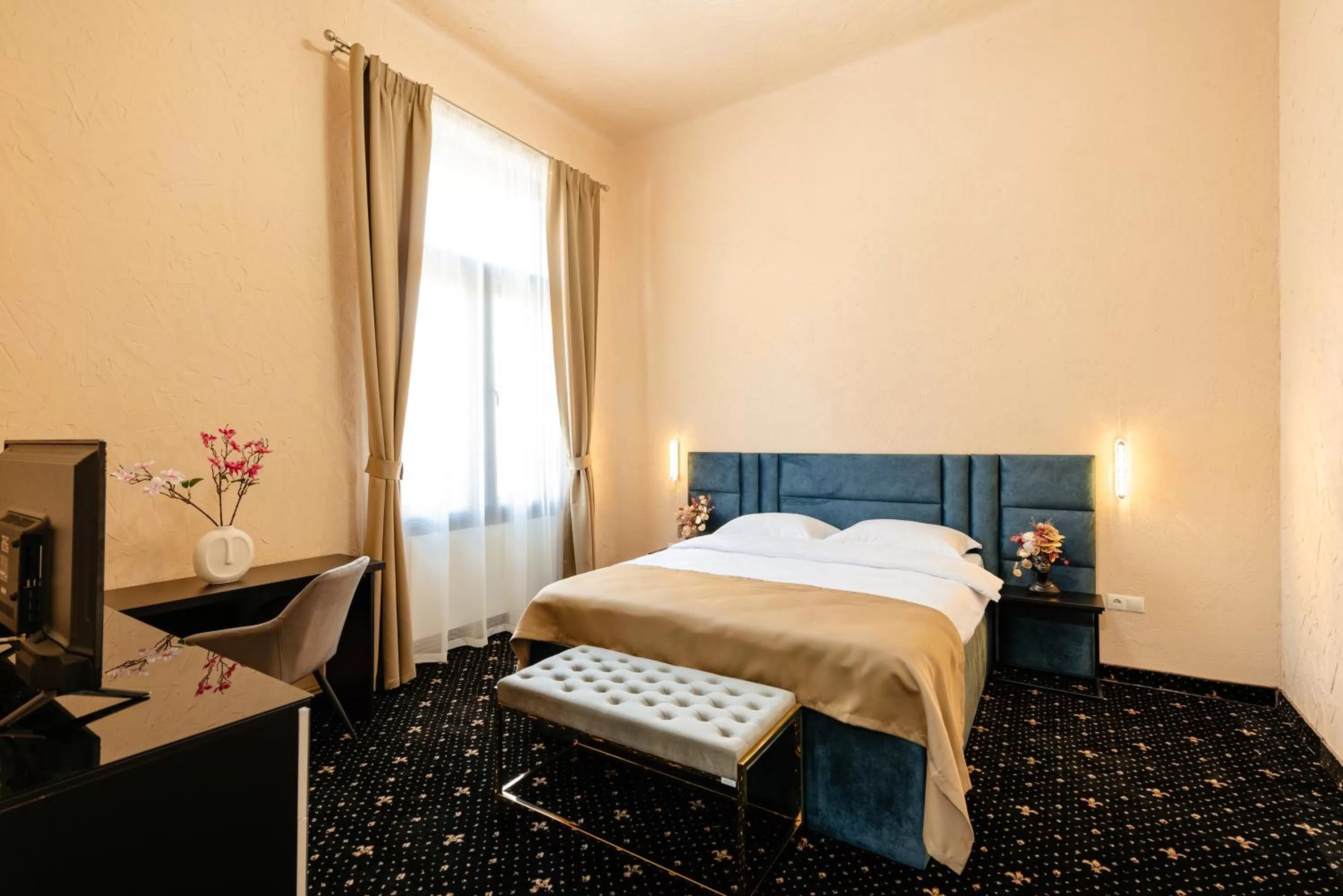 Bedroom, Bed in Palace Bulevard Inn