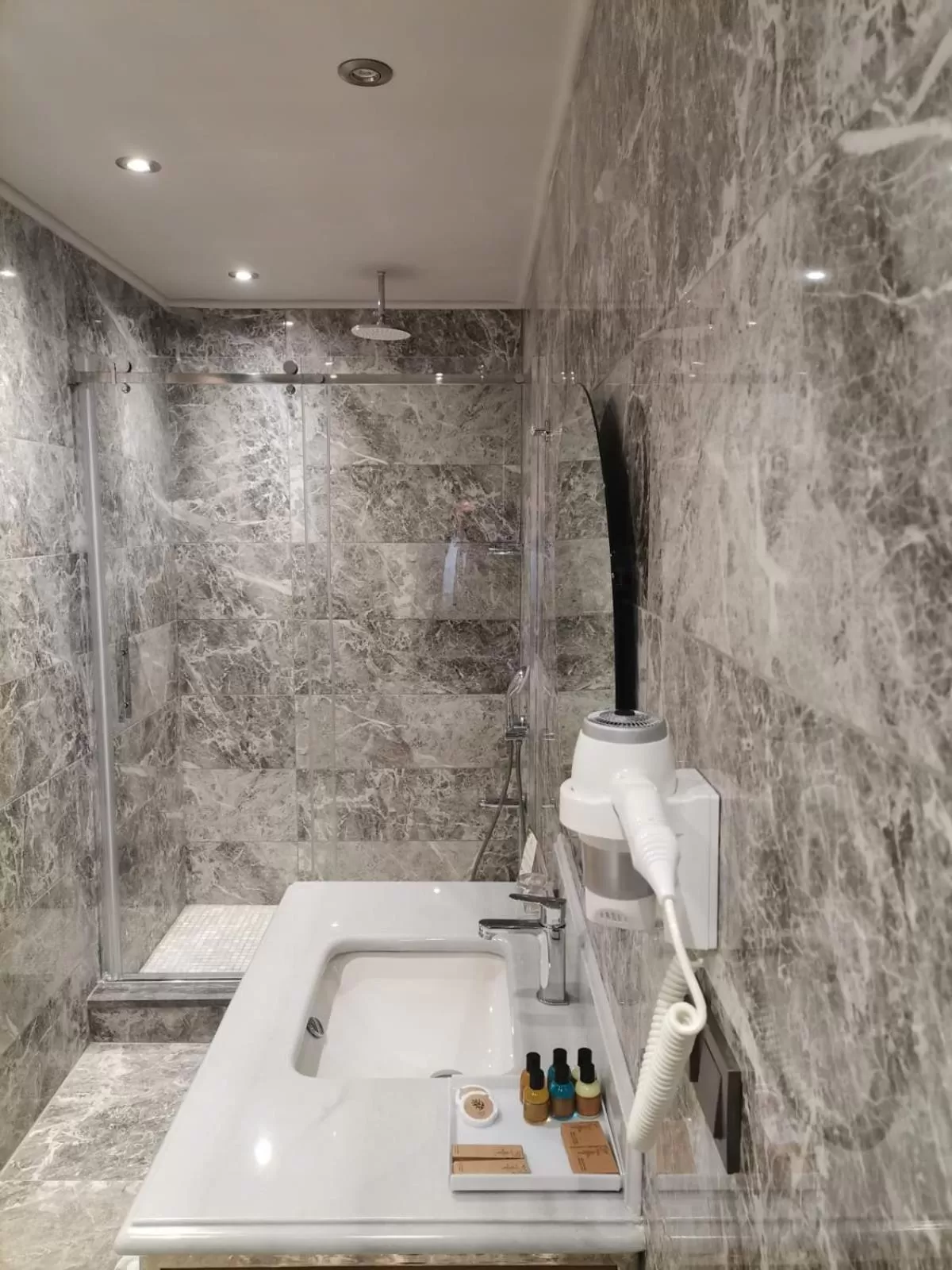 Bathroom in Golden Royal Hotel