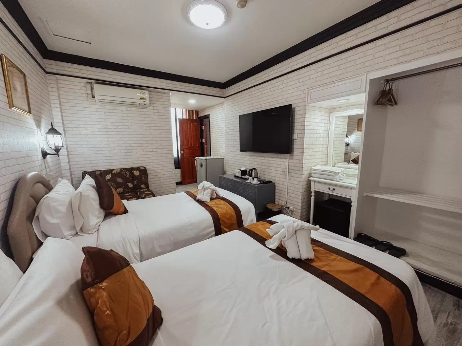 Bed in Hotel De Khuvieng