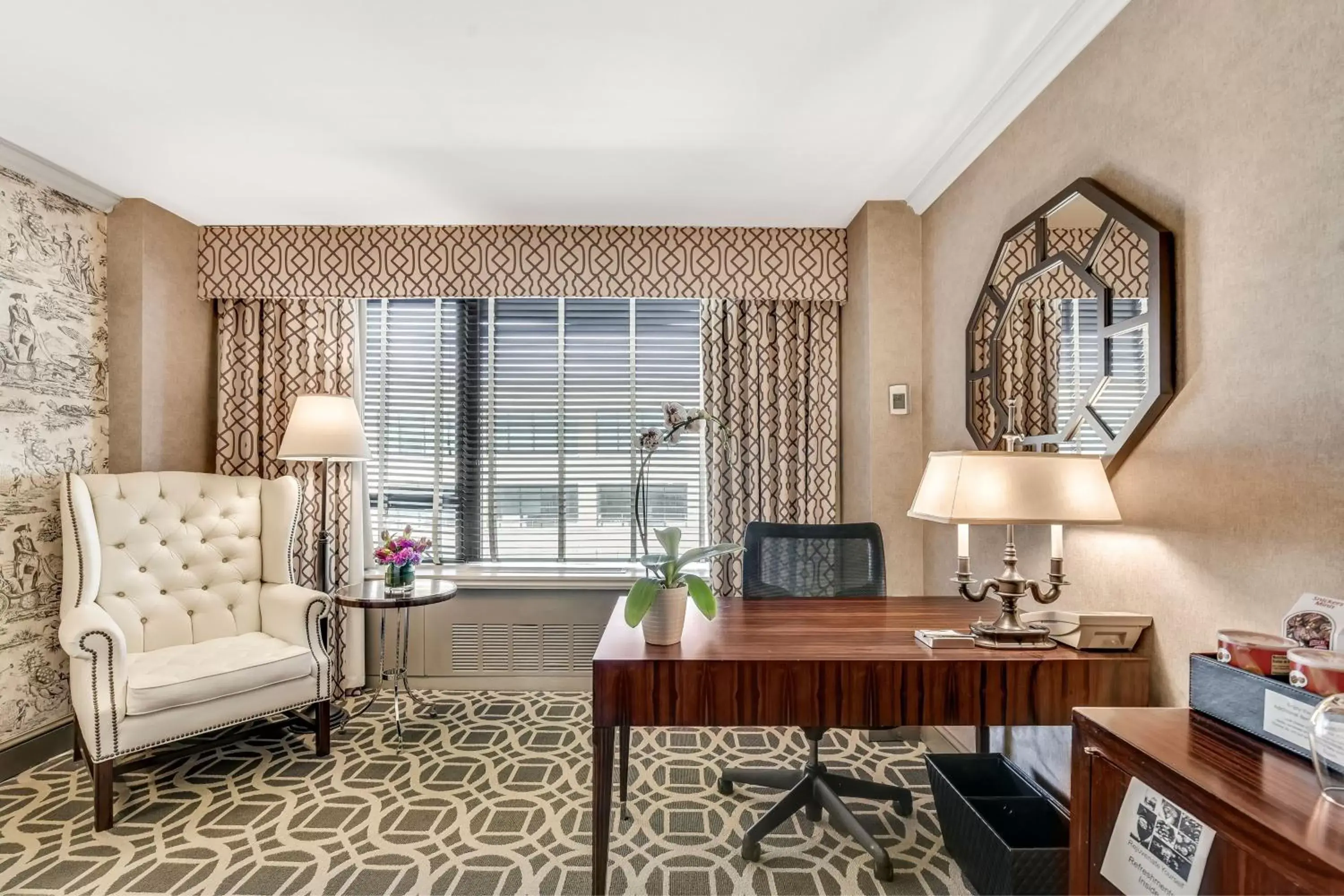 Photo of the whole room, Seating Area in The Madison Hotel