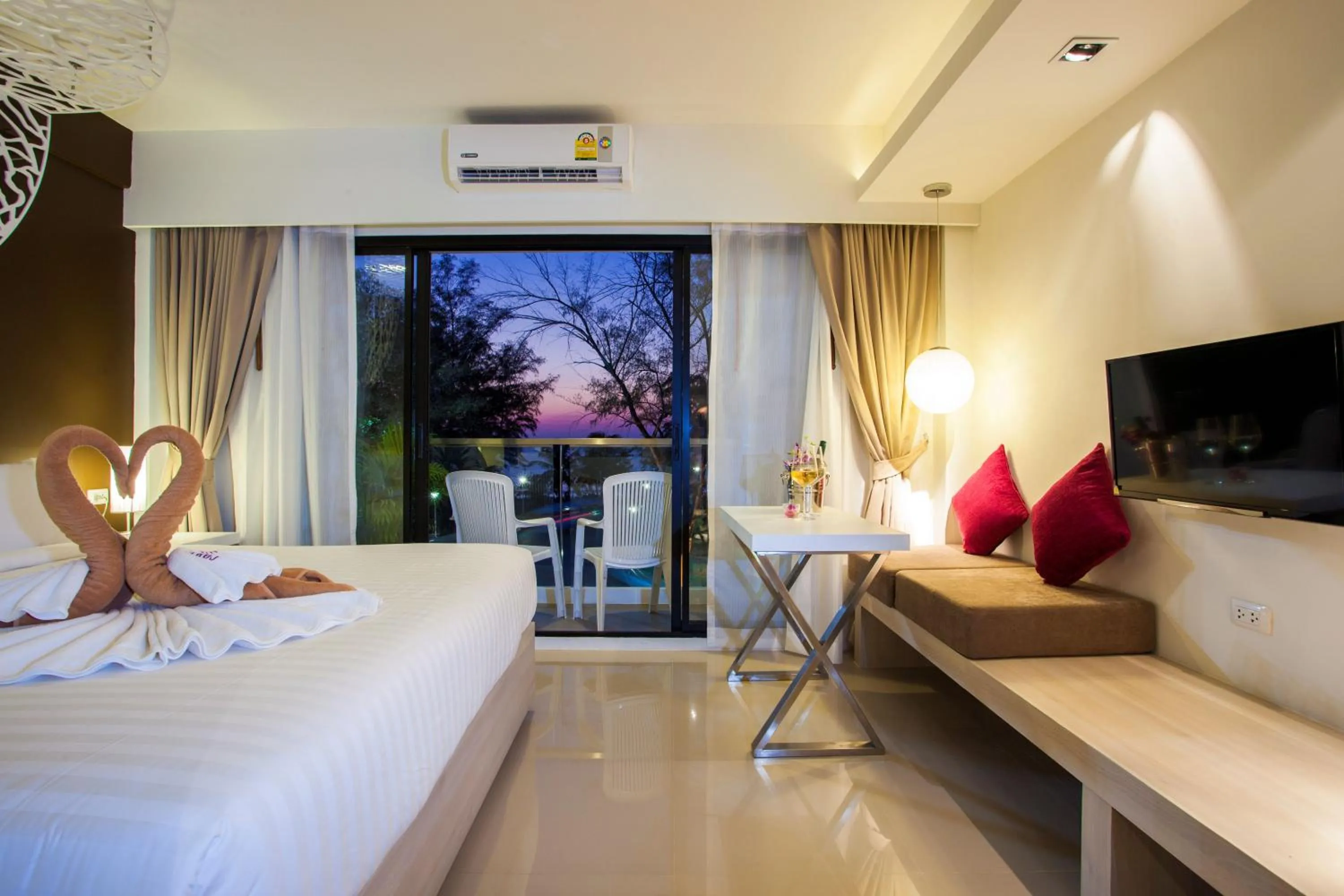 TV and multimedia, Bed in Coral Inn