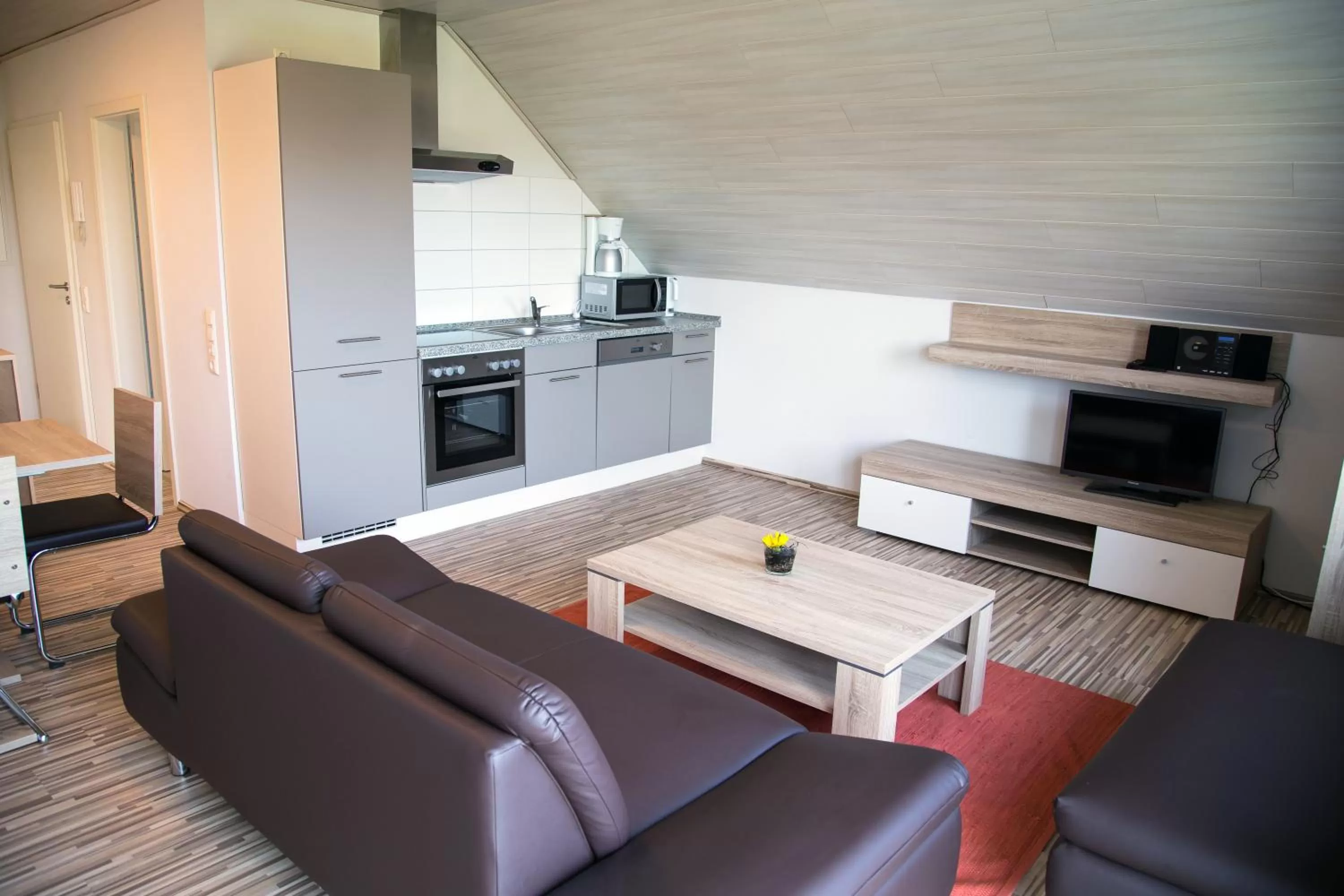 Kitchen or kitchenette in Gästehaus und Fewo Lamm Garni