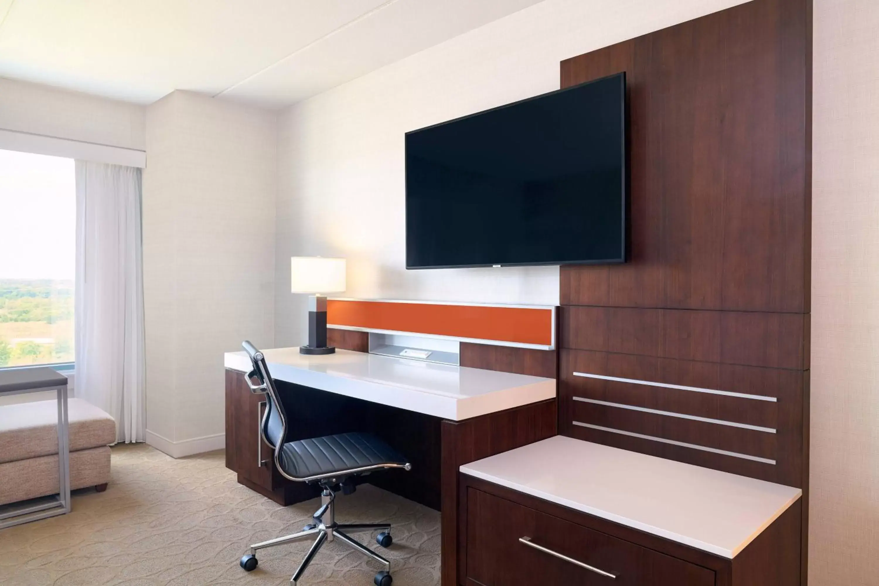 Photo of the whole room, TV/Entertainment Center in Delta Hotel Philadelphia Airport
