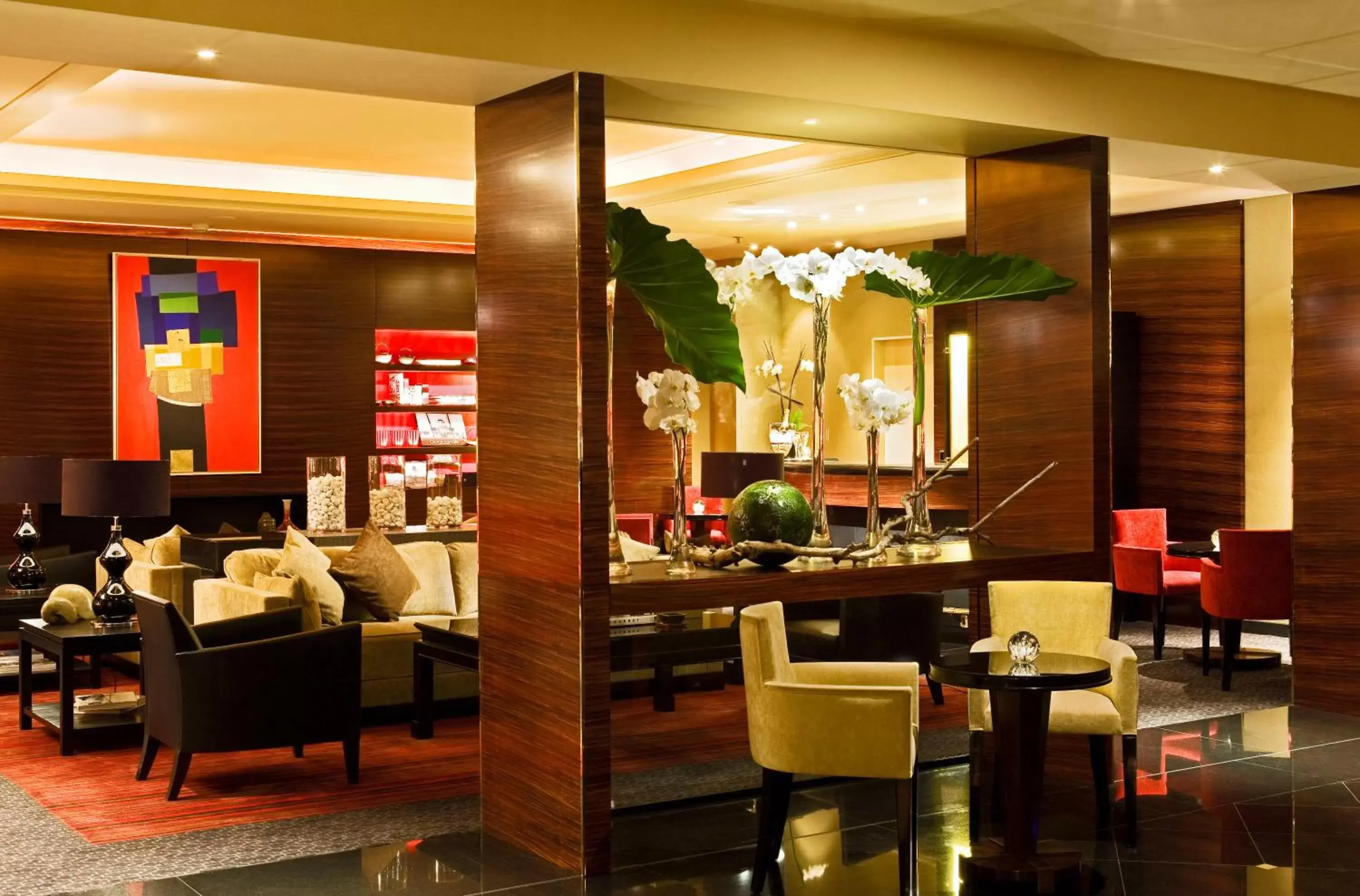 Lounge or bar, Restaurant/Places to Eat in Warwick Paris (Former Warwick Champs-Elysees)