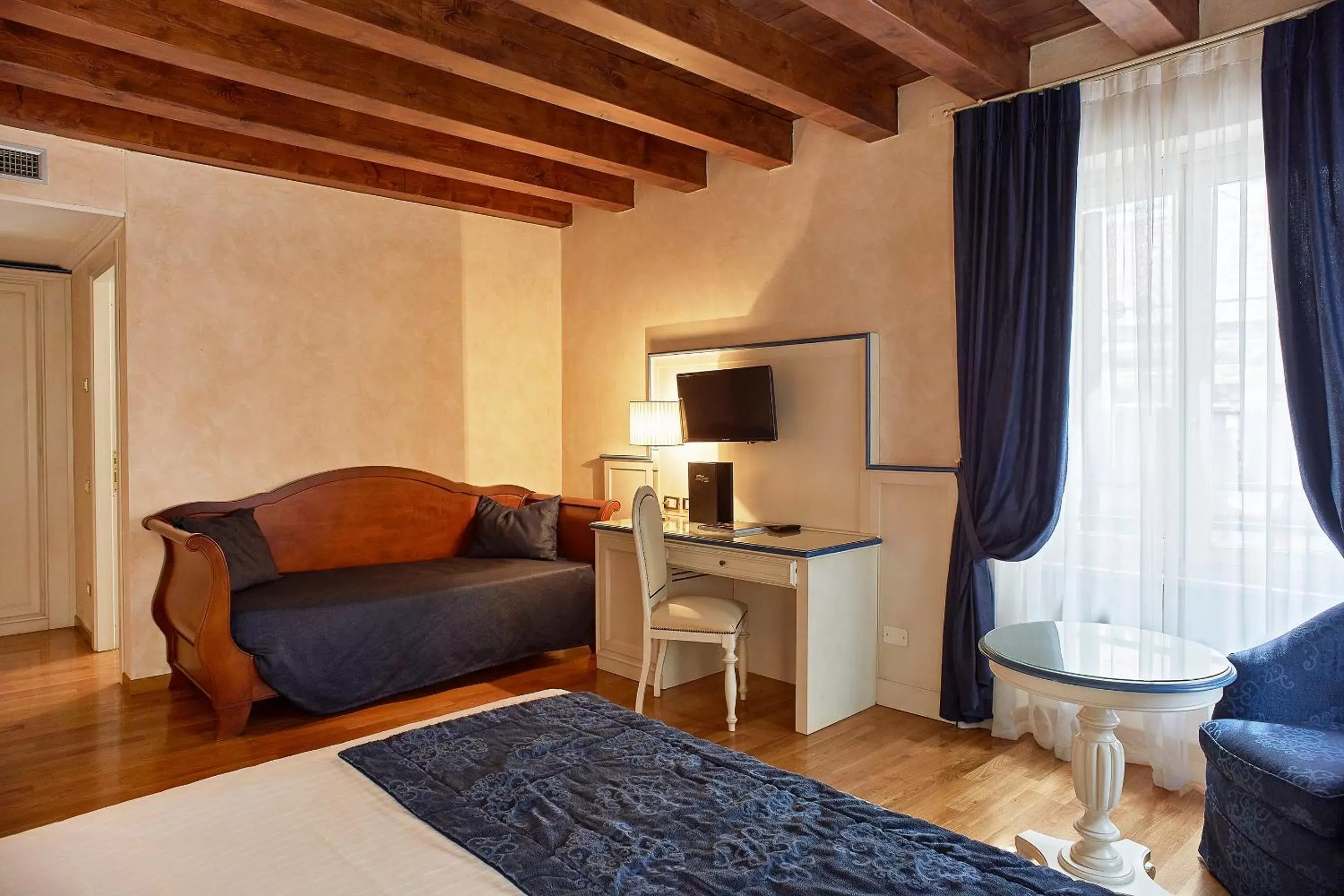 Bedroom, Seating Area in Albergo Mazzanti