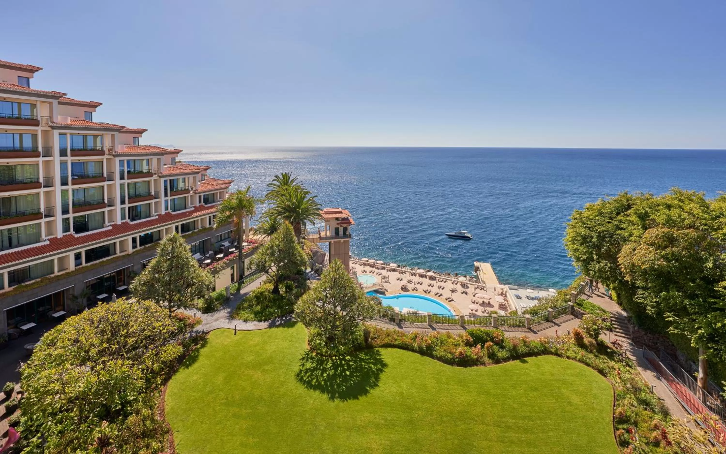 Property building in The Cliff Bay - PortoBay
