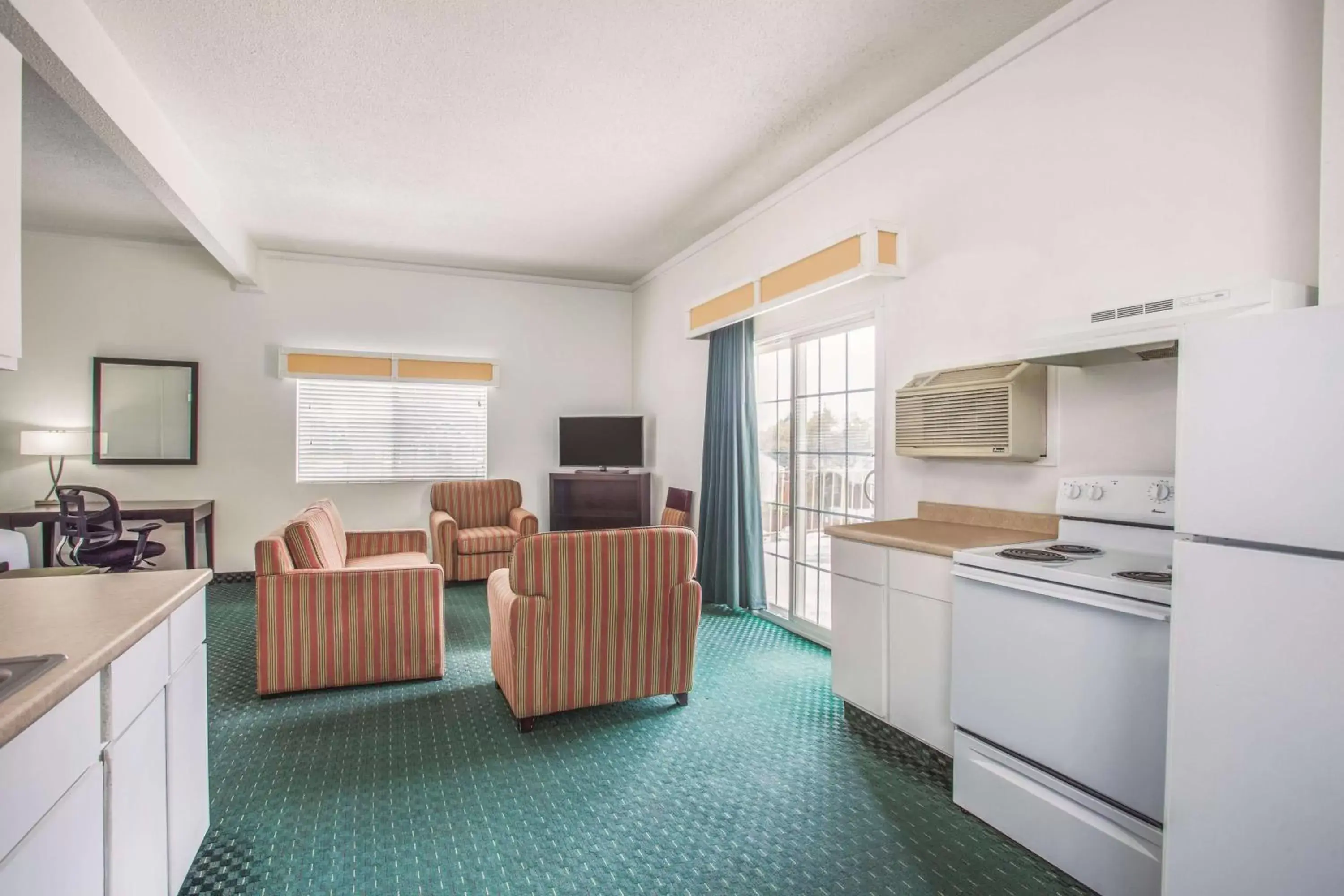 Photo of the whole room in University Inn & Suites Berkeley Photo of the whole room in University Inn & Suites Berkeley