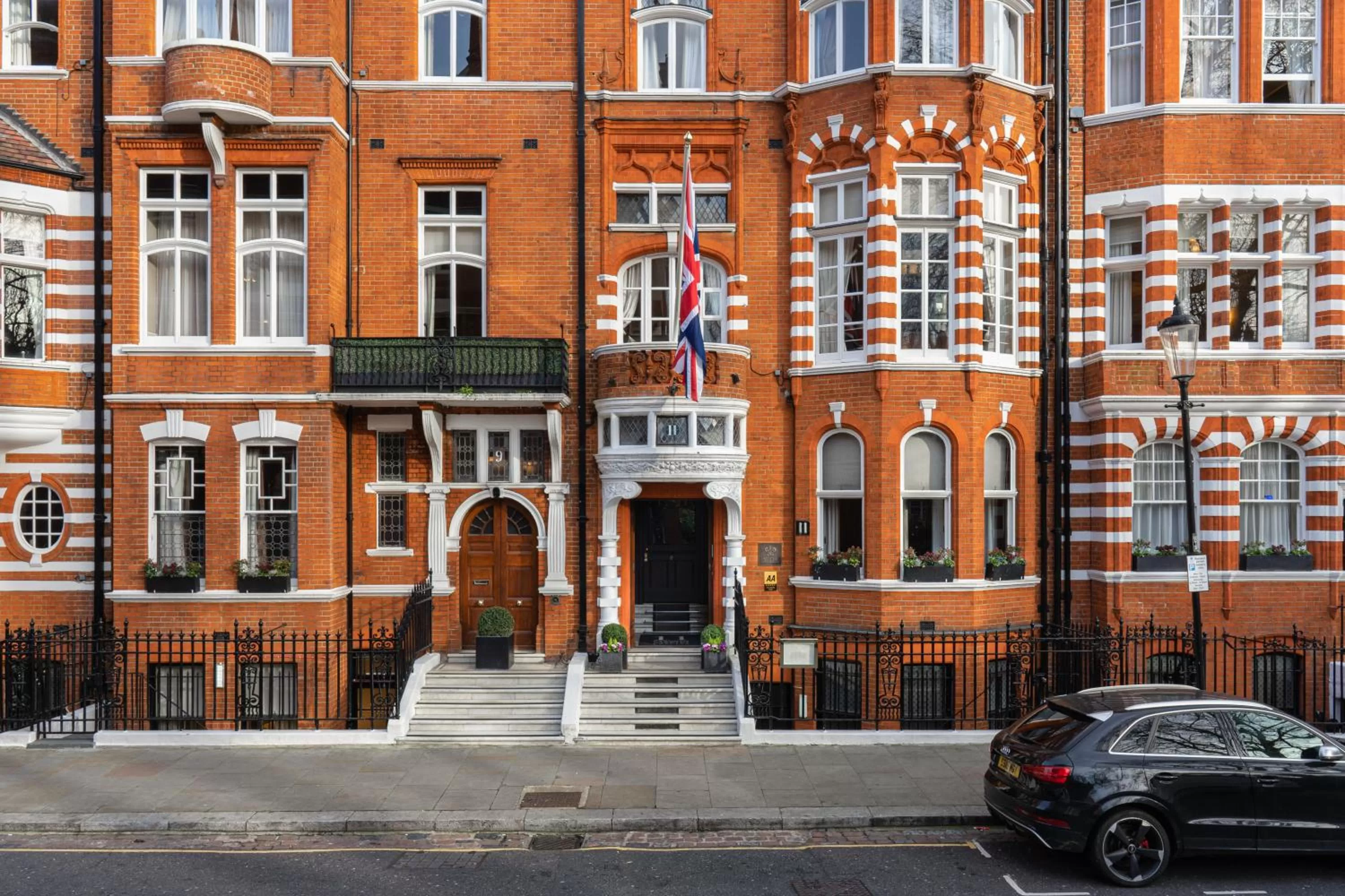 Property building in 11 Cadogan Gardens and The Apartments by Iconic Luxury Hotels