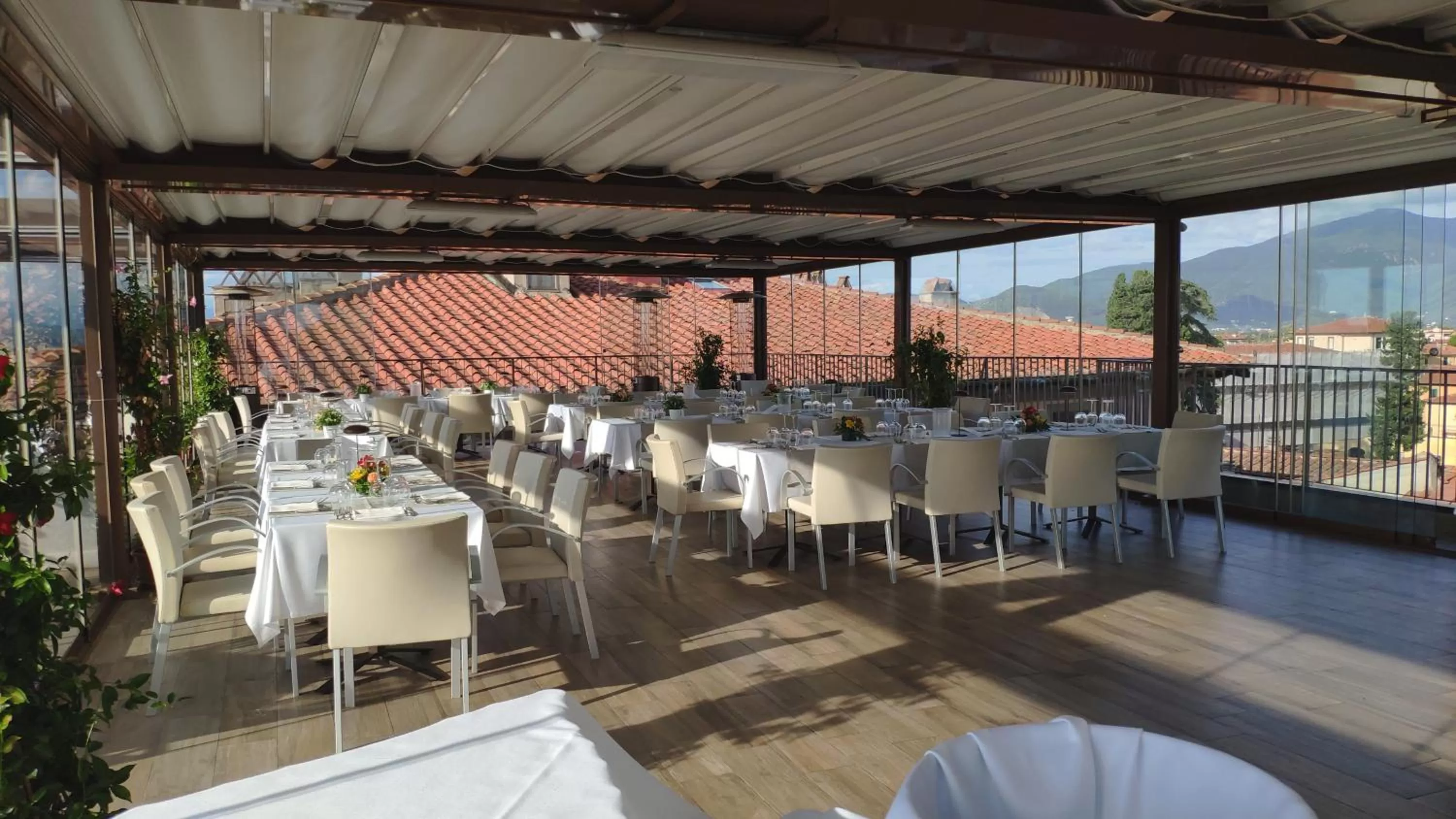 Restaurant/places to eat in Grand Hotel Duomo