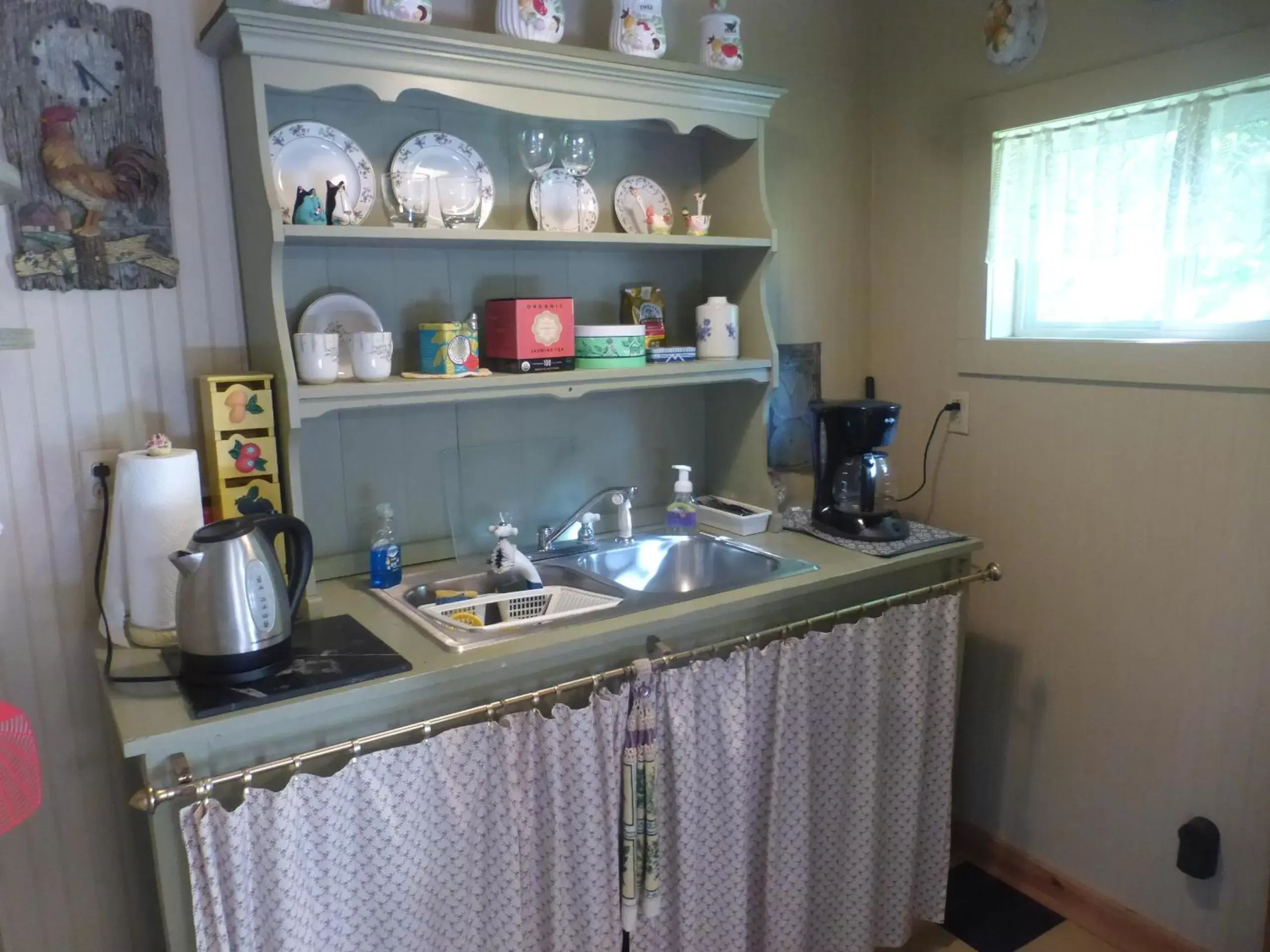 Coffee/tea facilities, Kitchen/Kitchenette in Mulberry Lavender Farm and B&B
