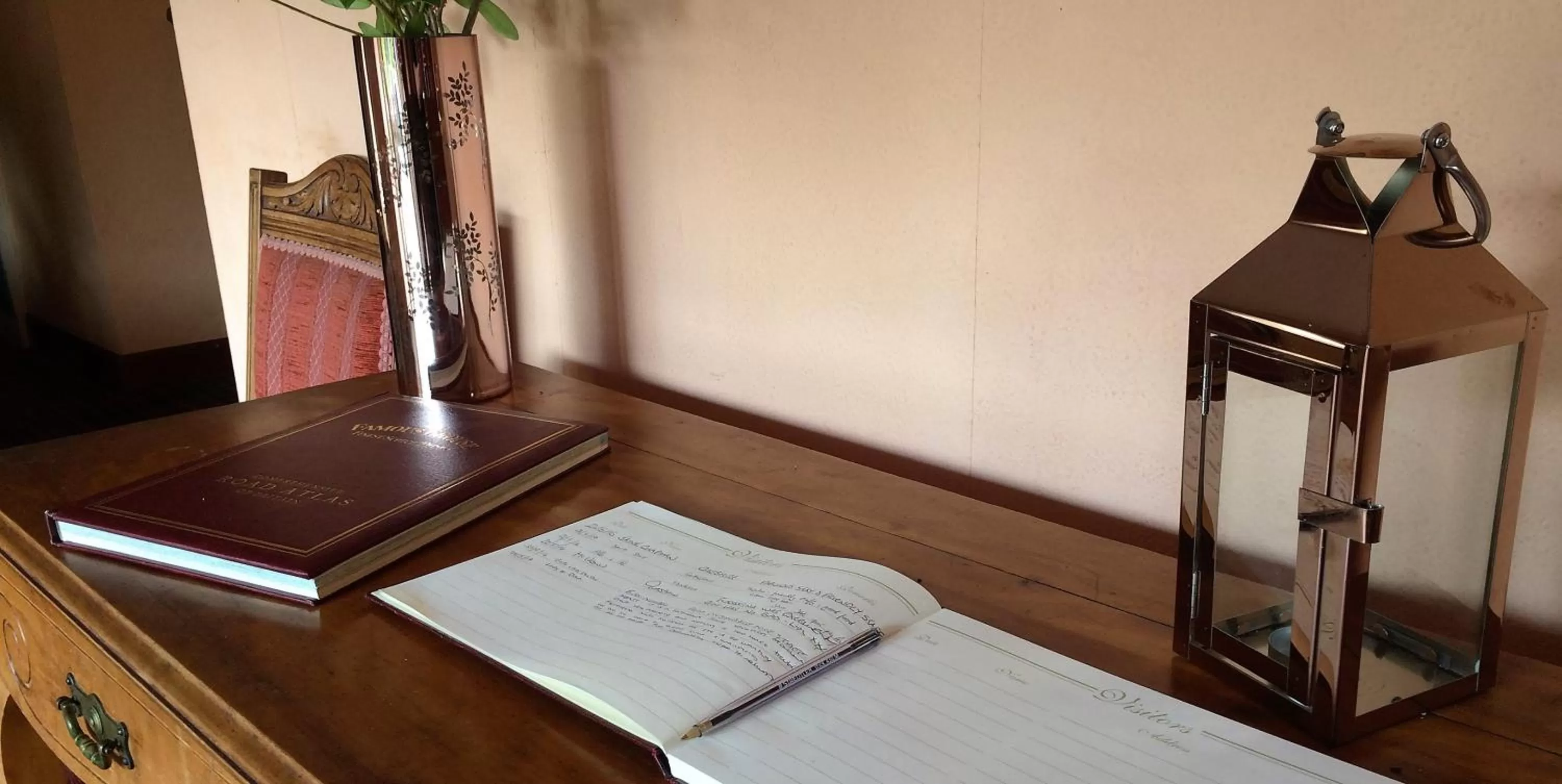 Decorative detail in The Stronlossit Inn