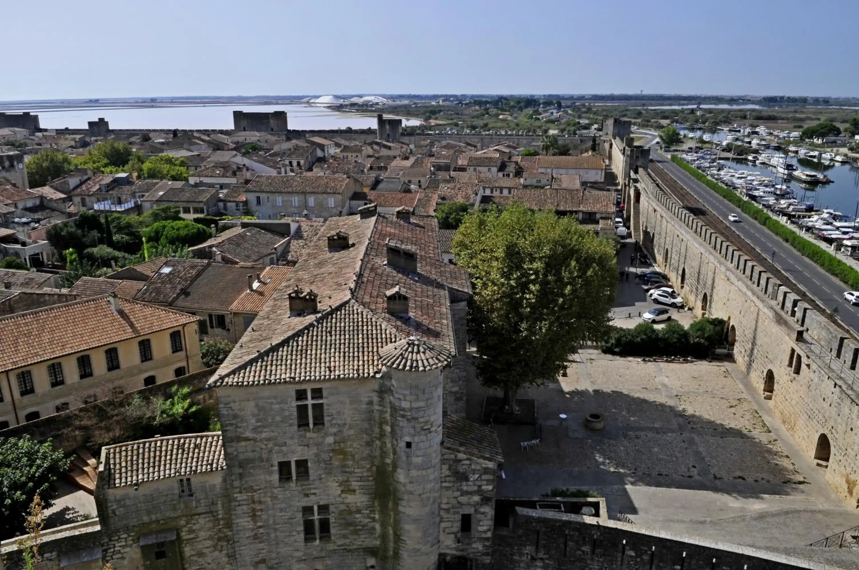 Nearby landmark, Bird's-eye View in Maison des Croisades