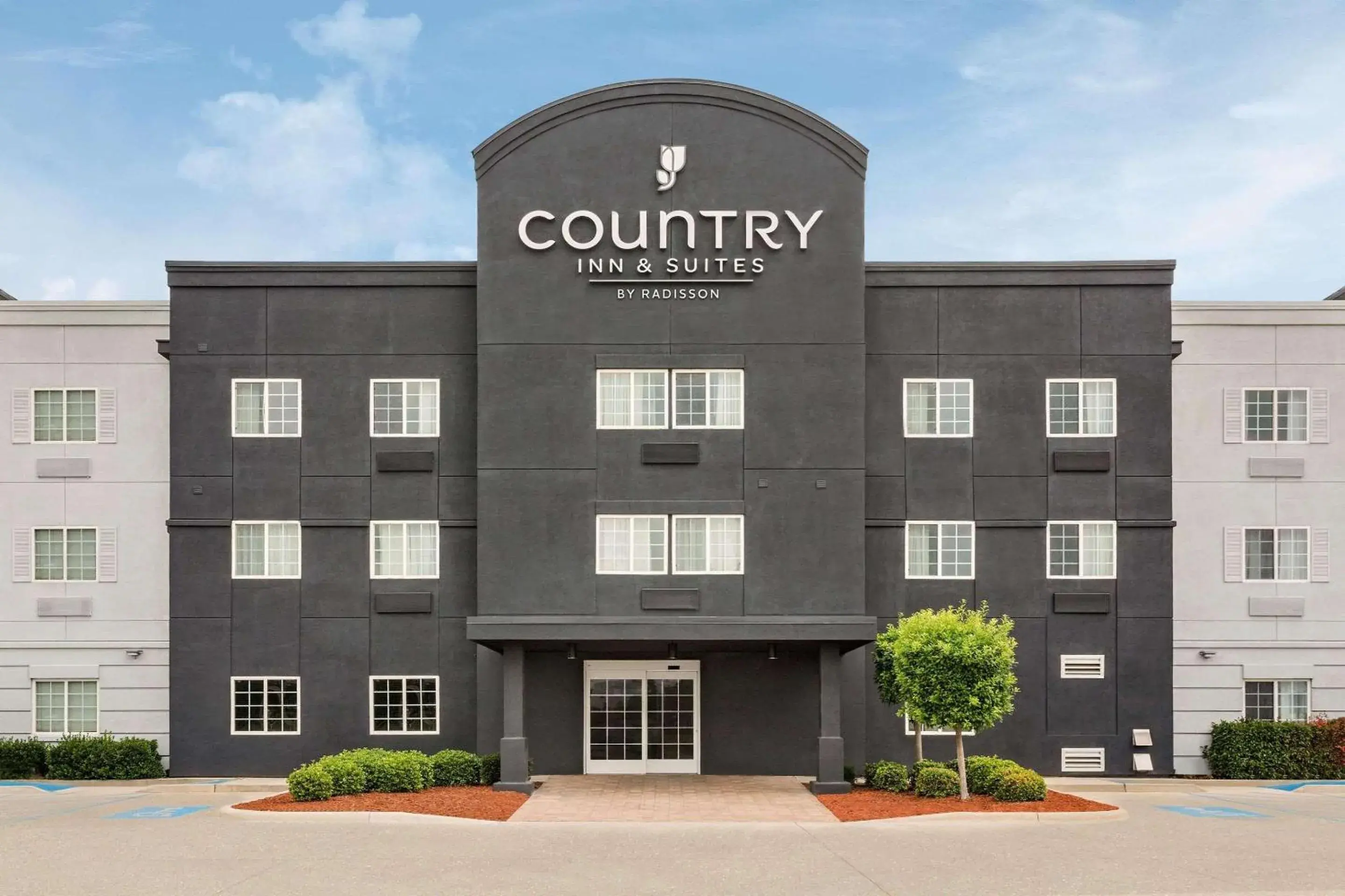 Property Building in Country Inn & Suites by Radisson, Shreveport-Airport, LA