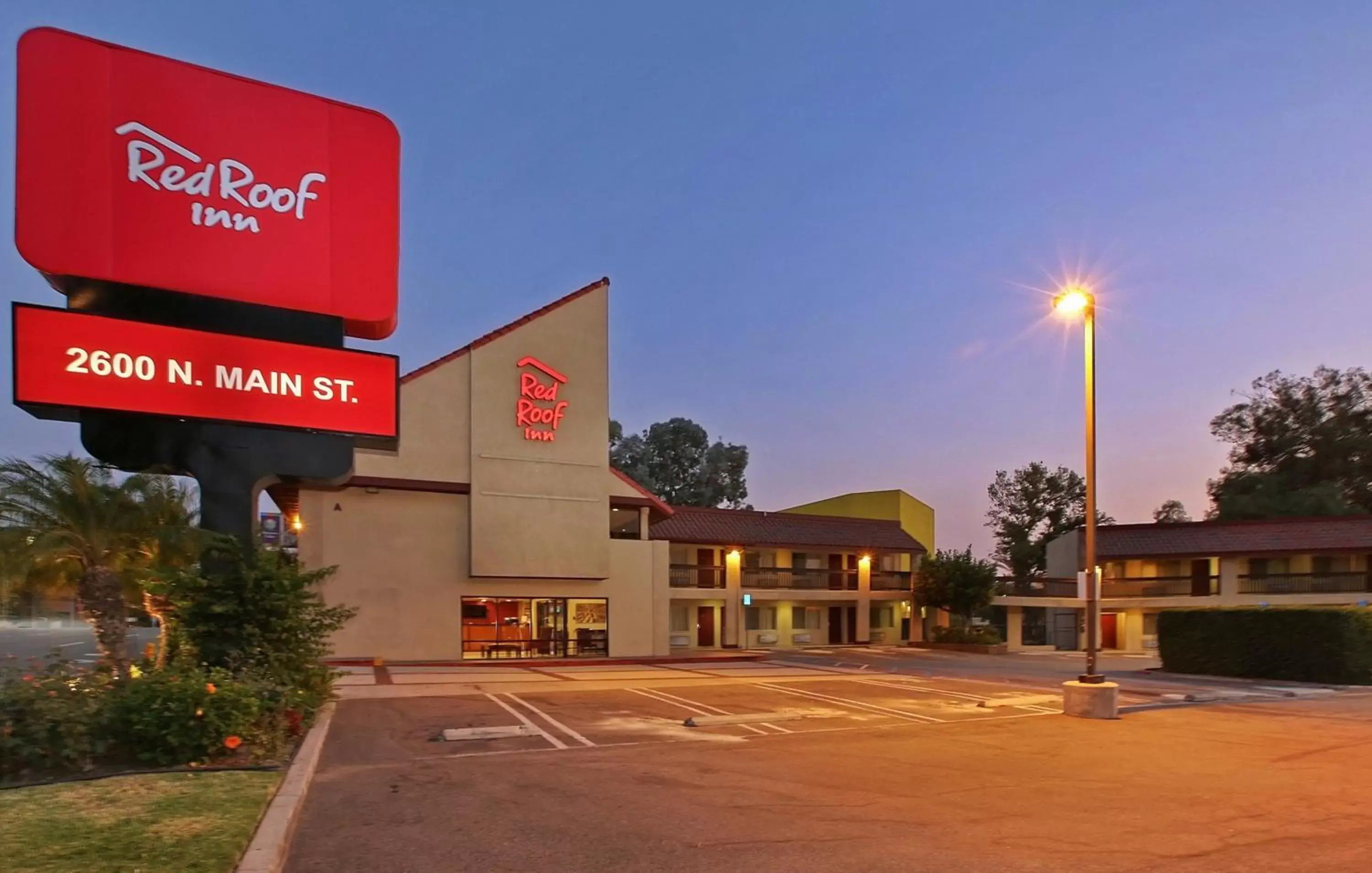 Property Building in Red Roof Inn Santa Ana
