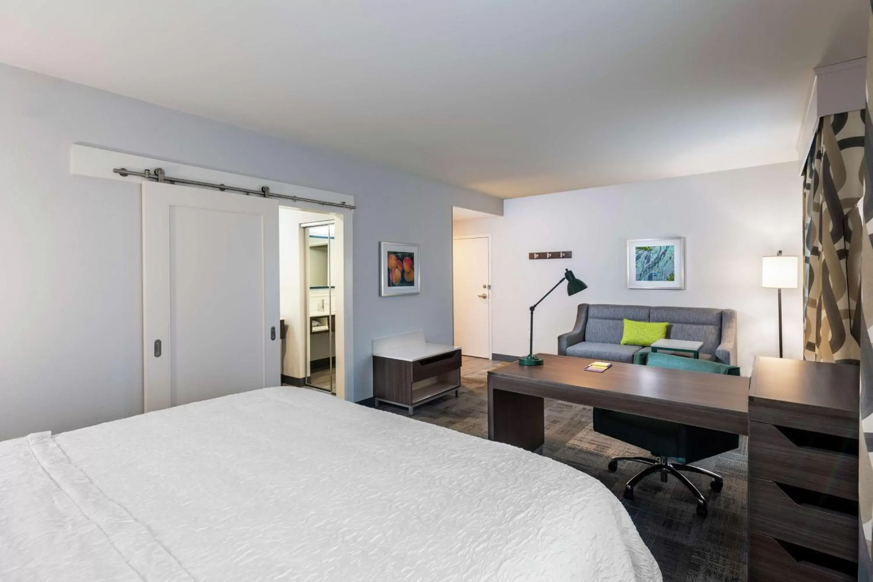 Bedroom, Bed in Hampton Inn & Suites Snellville Atlanta Ne Bedroom, Bed in Hampton Inn & Suites Snellville Atlanta Ne