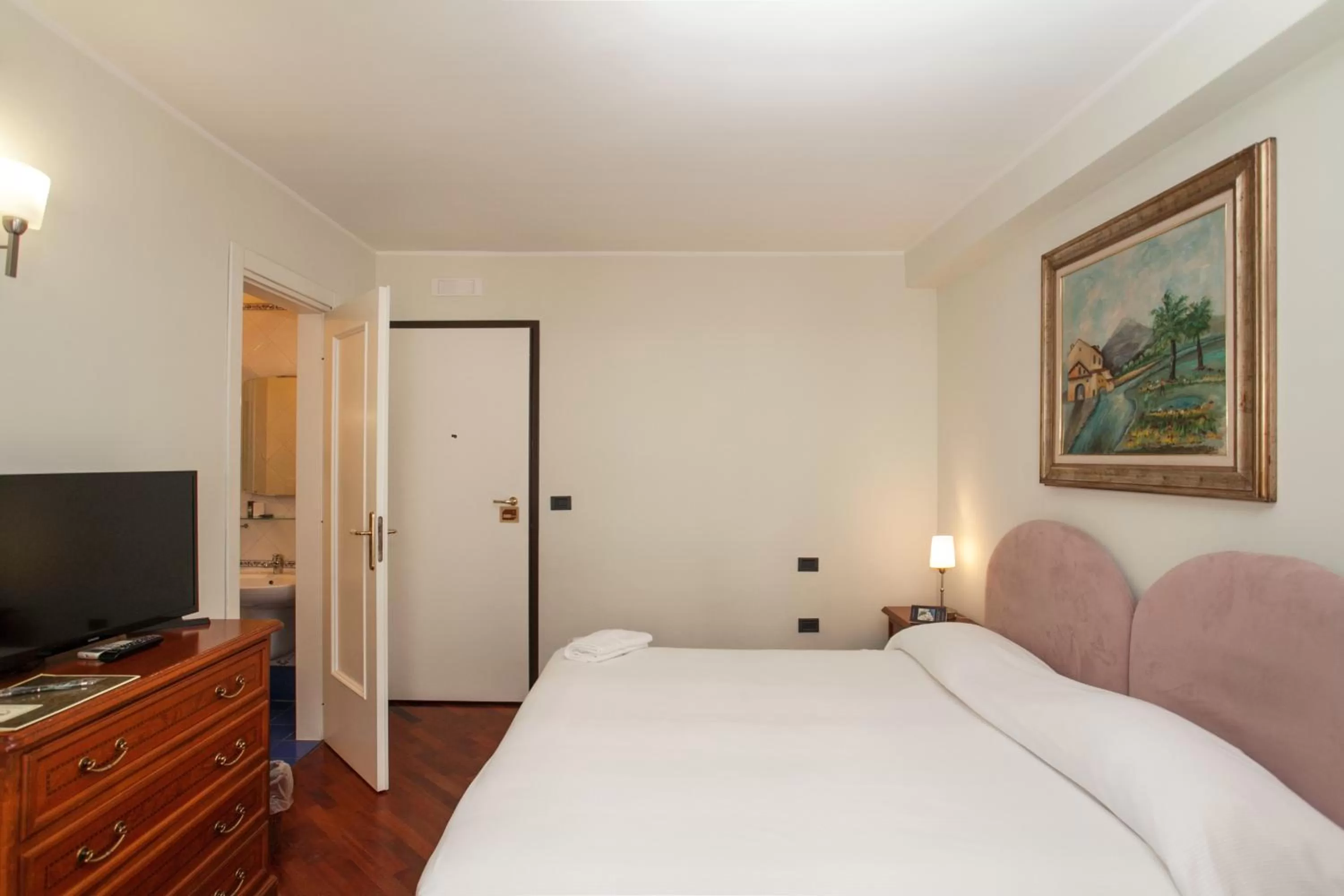 Bedroom, Bed in Zodiacus Residence