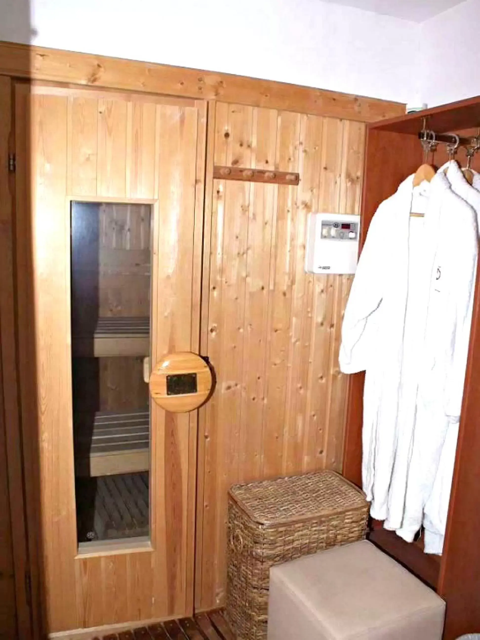 Spa and wellness centre/facilities in Diethnes Hotel Spa and wellness centre/facilities in Diethnes Hotel