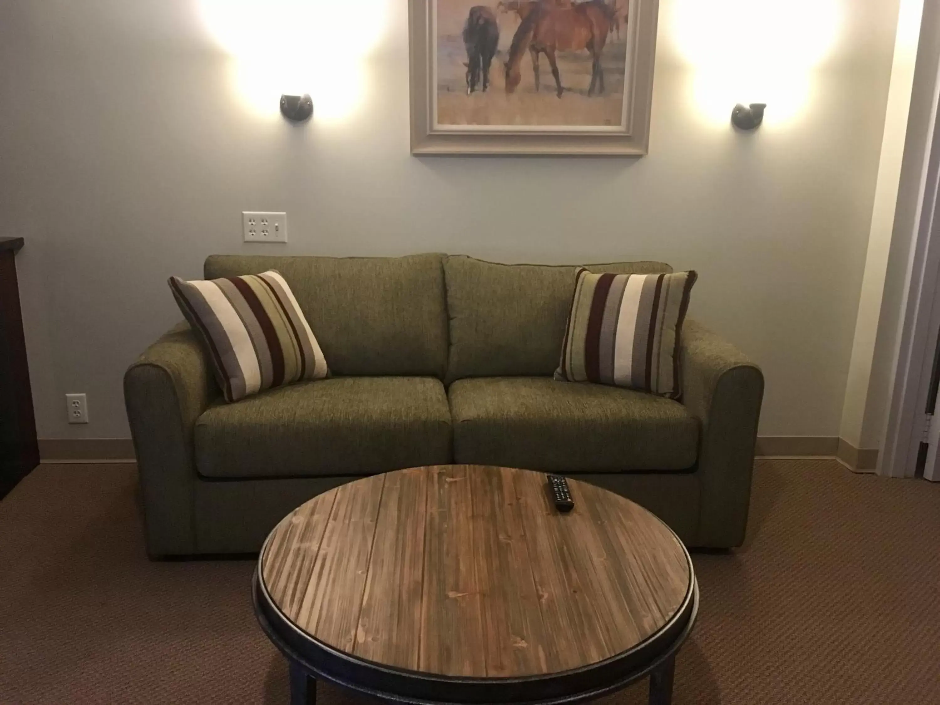 Living room, Seating Area in The Stables Inn & Suites