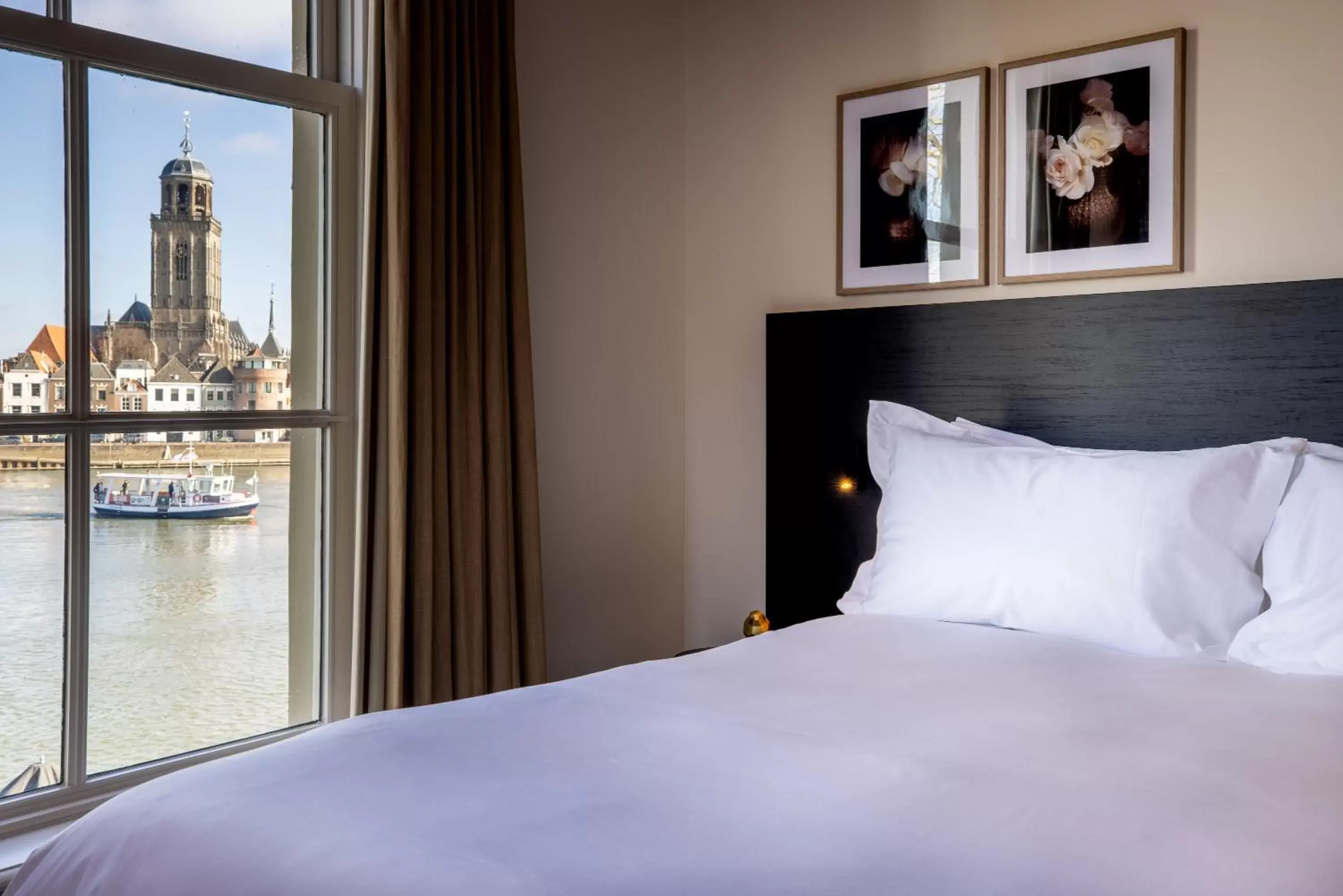 View (from property/room), Bed in Pillows Luxury Boutique Hotel aan de IJssel