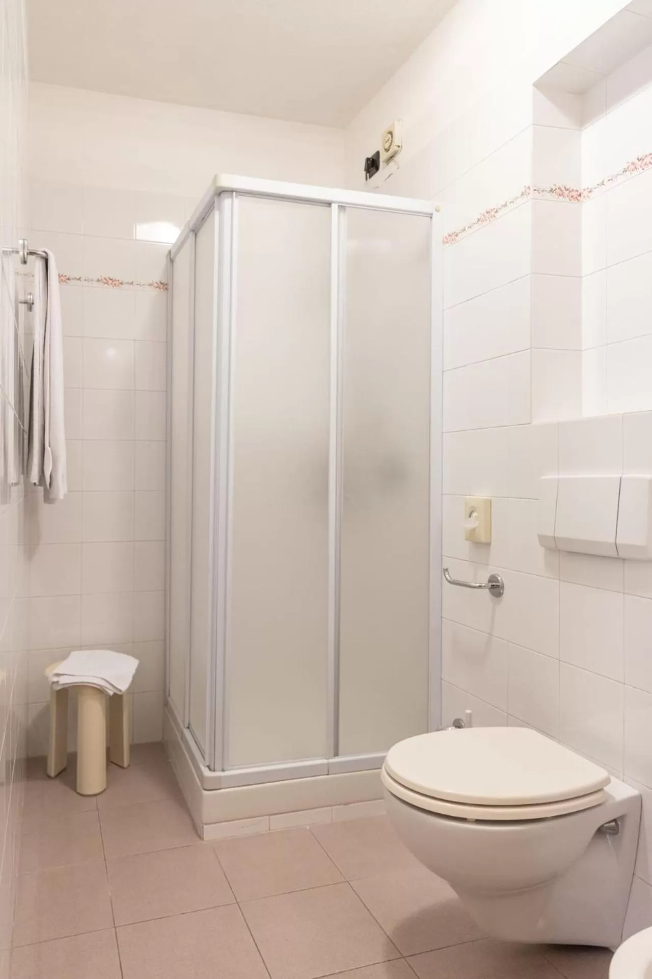 Shower in Olimpia Hotel