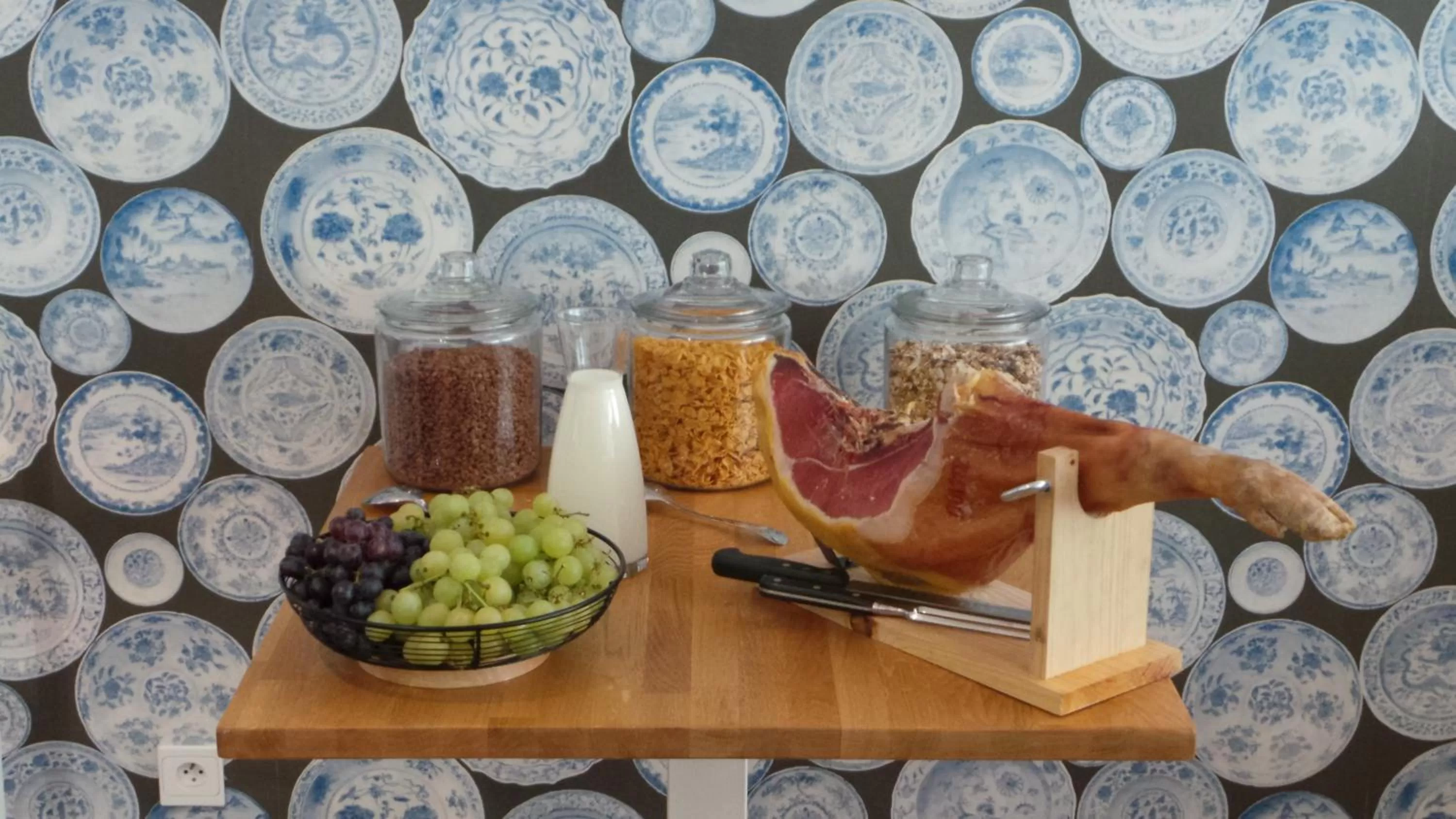 Food in Nouvel Hôtel & Appartements