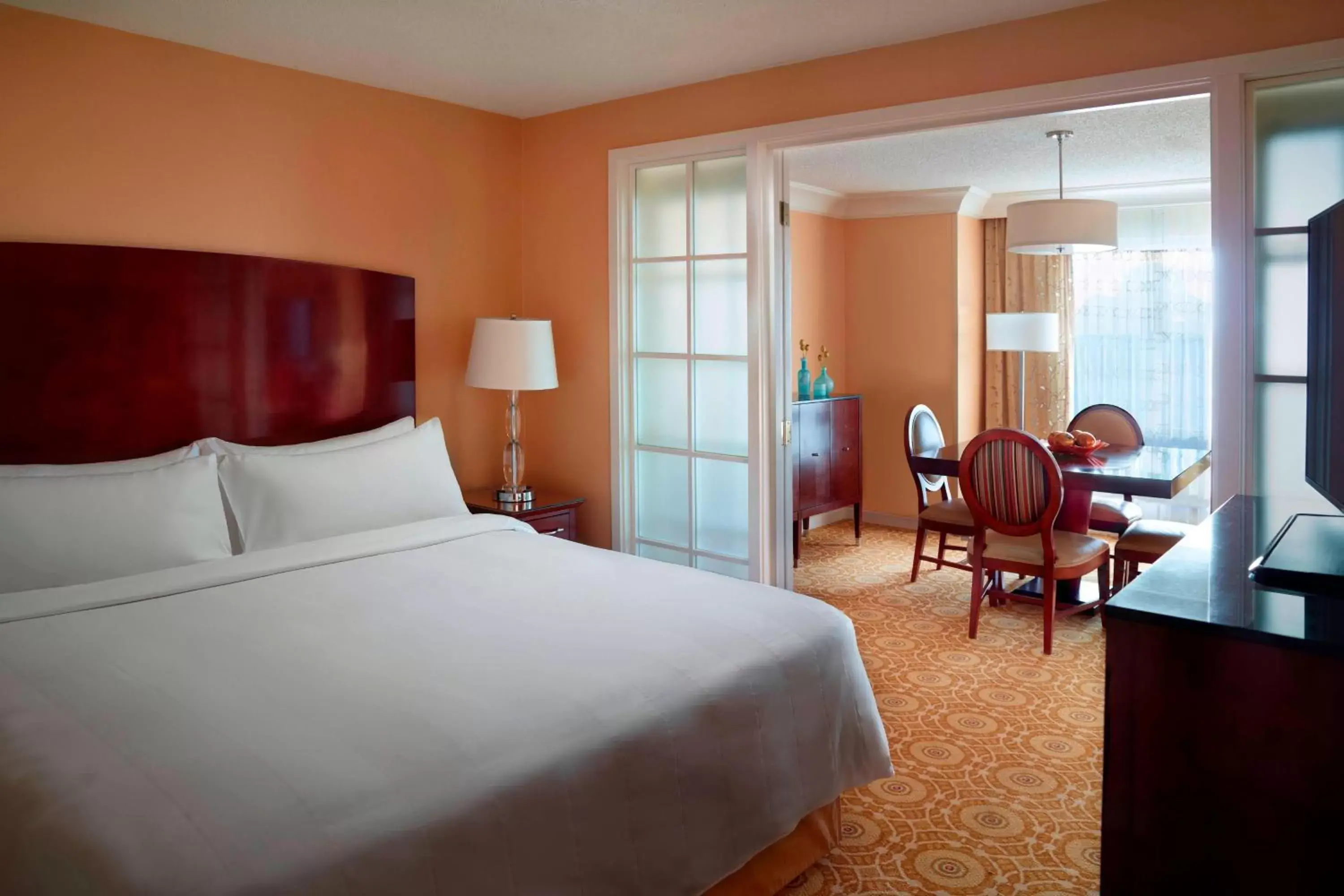Bedroom, Bed in Gaithersburg Marriott Washingtonian Center