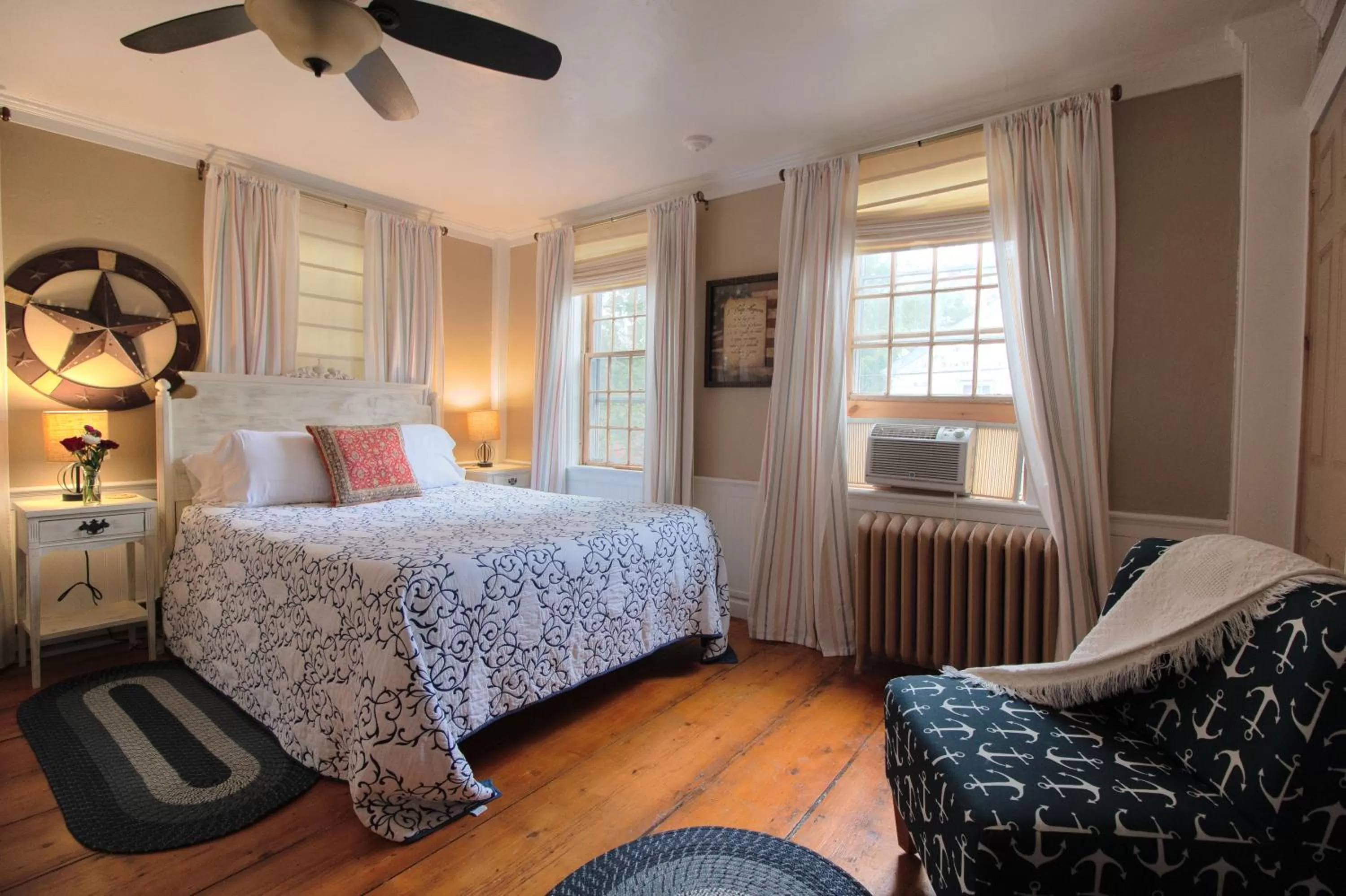 Photo of the whole room, Bed in William's Grant Inn Bed and Breakfast