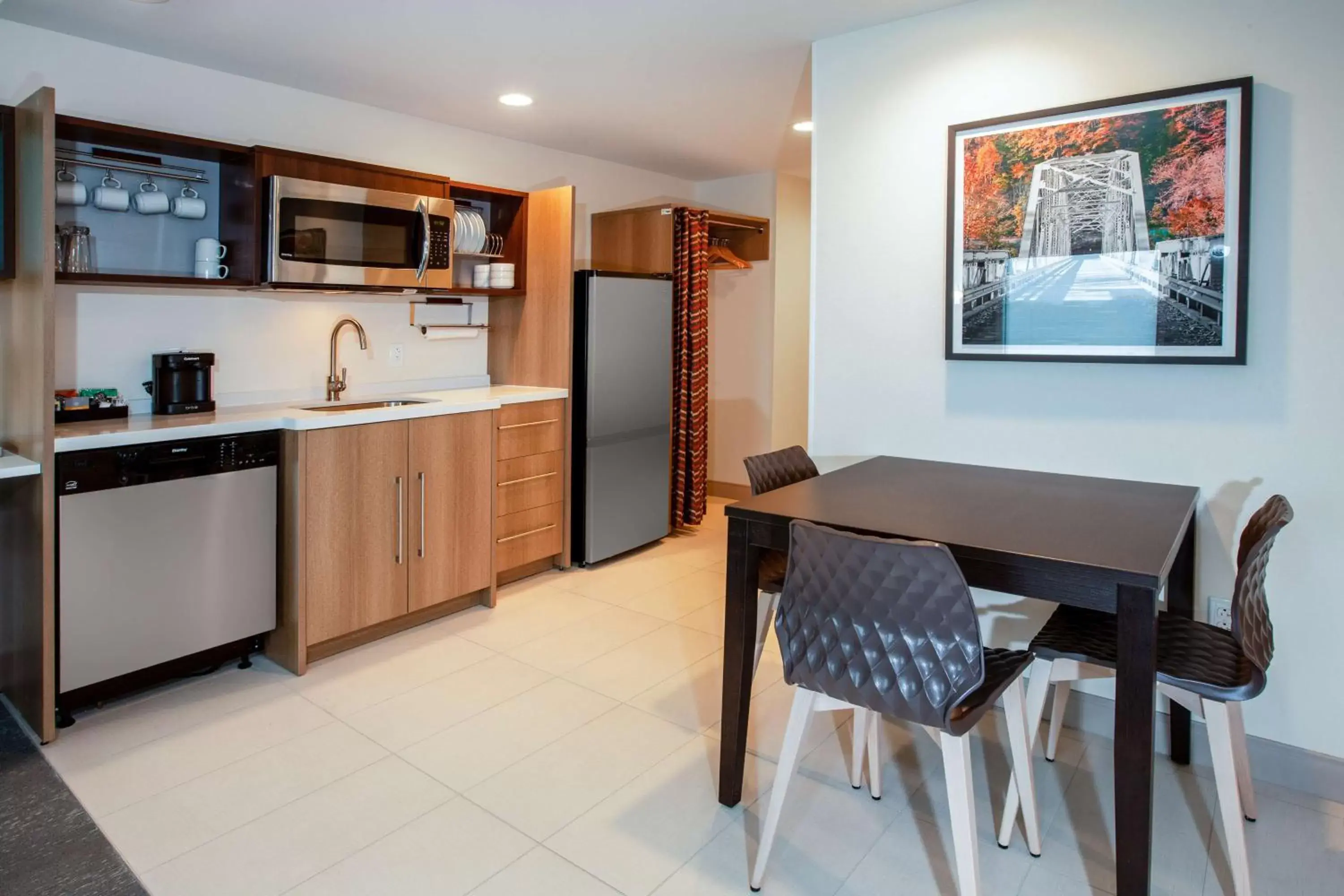 Kitchen or kitchenette, Kitchen/Kitchenette in Home2 Suites By Hilton Lewisburg, Wv