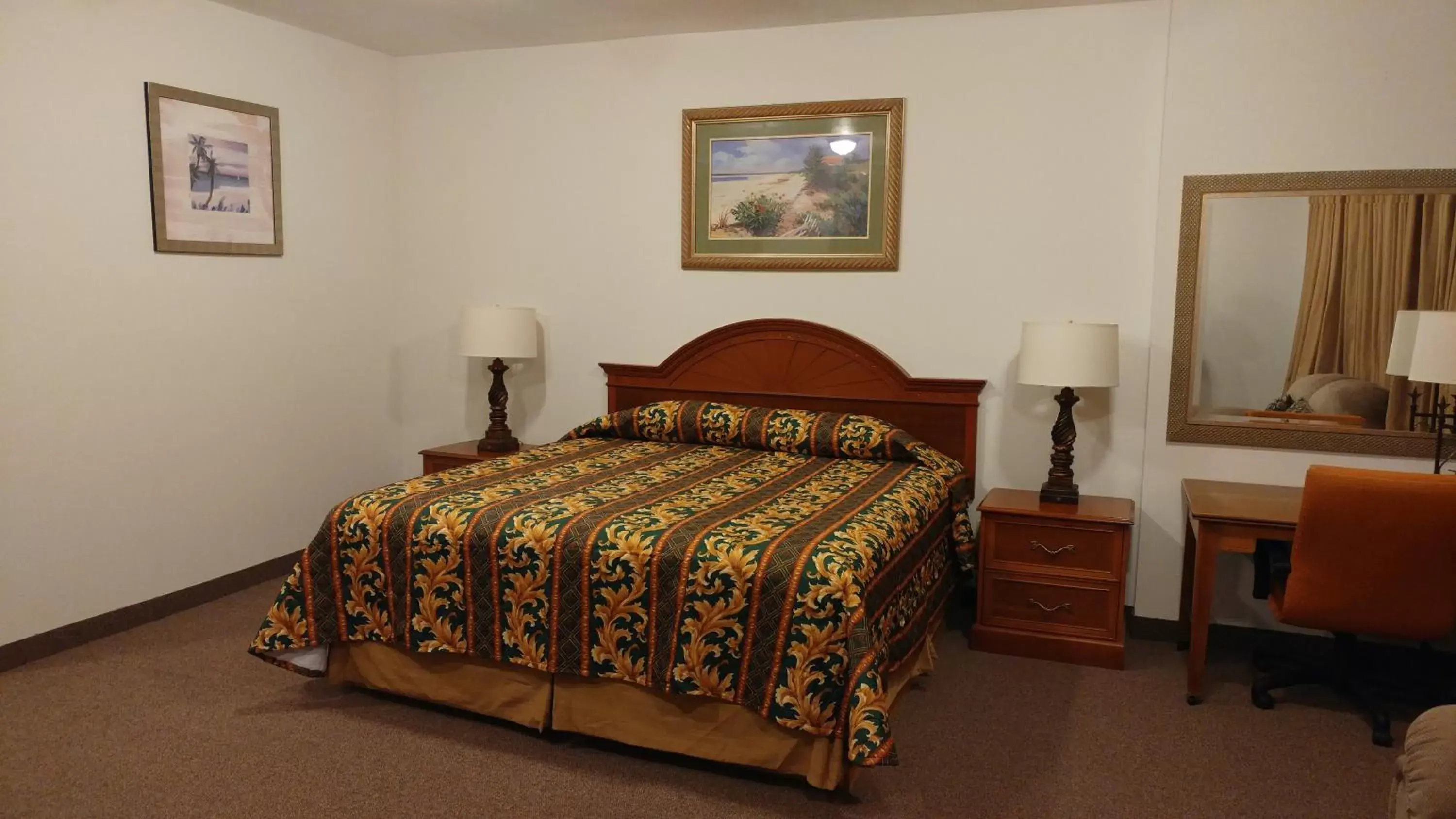 Bed in Country Regency Inn & Suites