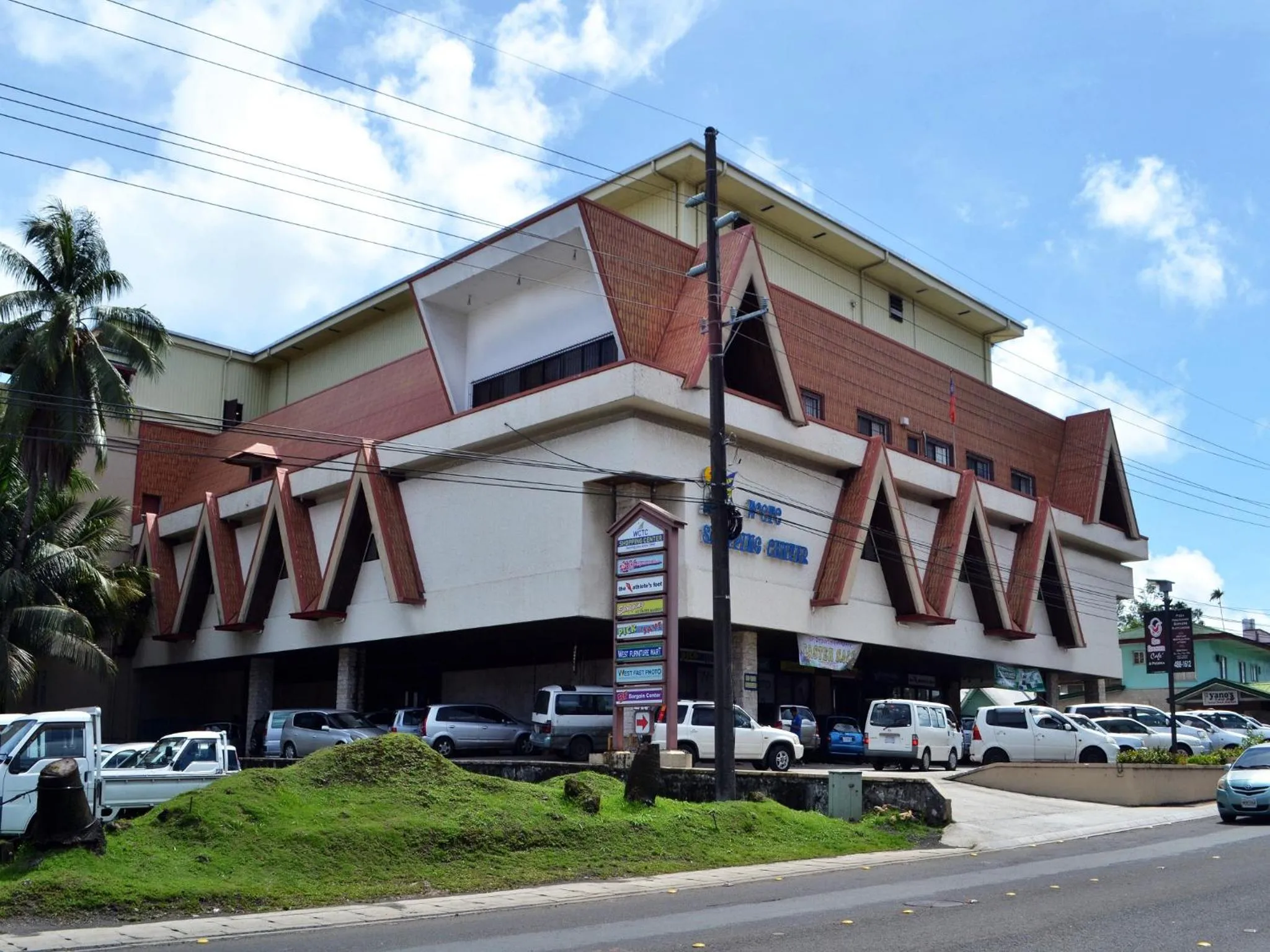 Supermarket/grocery shop in West Plaza Downtown