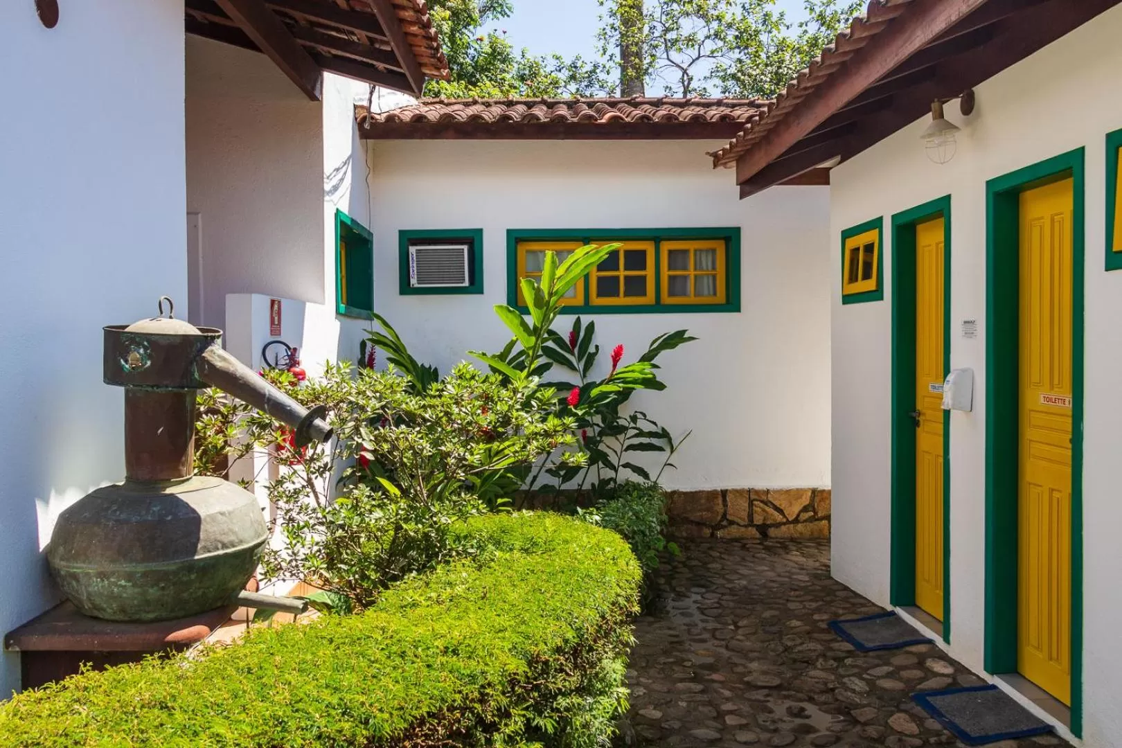 Garden in Pousada Corsario Paraty