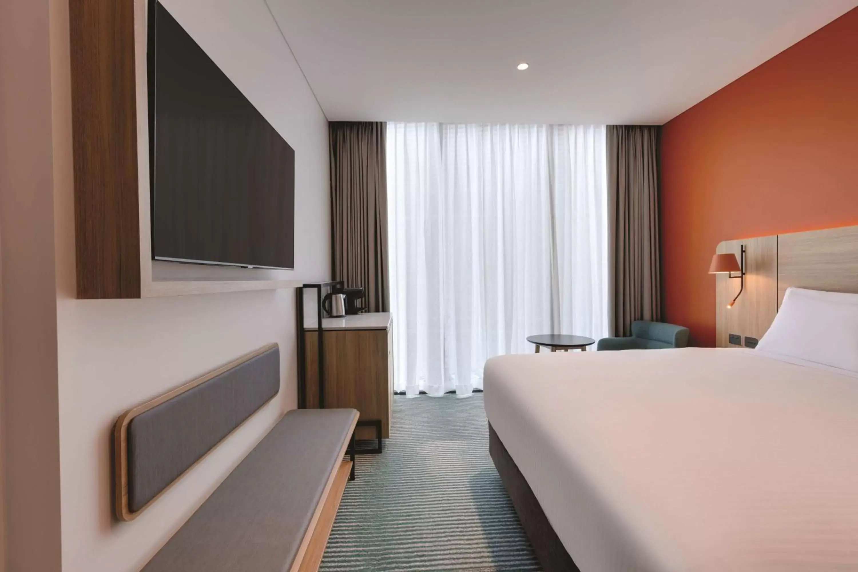 Bedroom, TV/Entertainment Center in Travelodge Hotel Hurstville Sydney