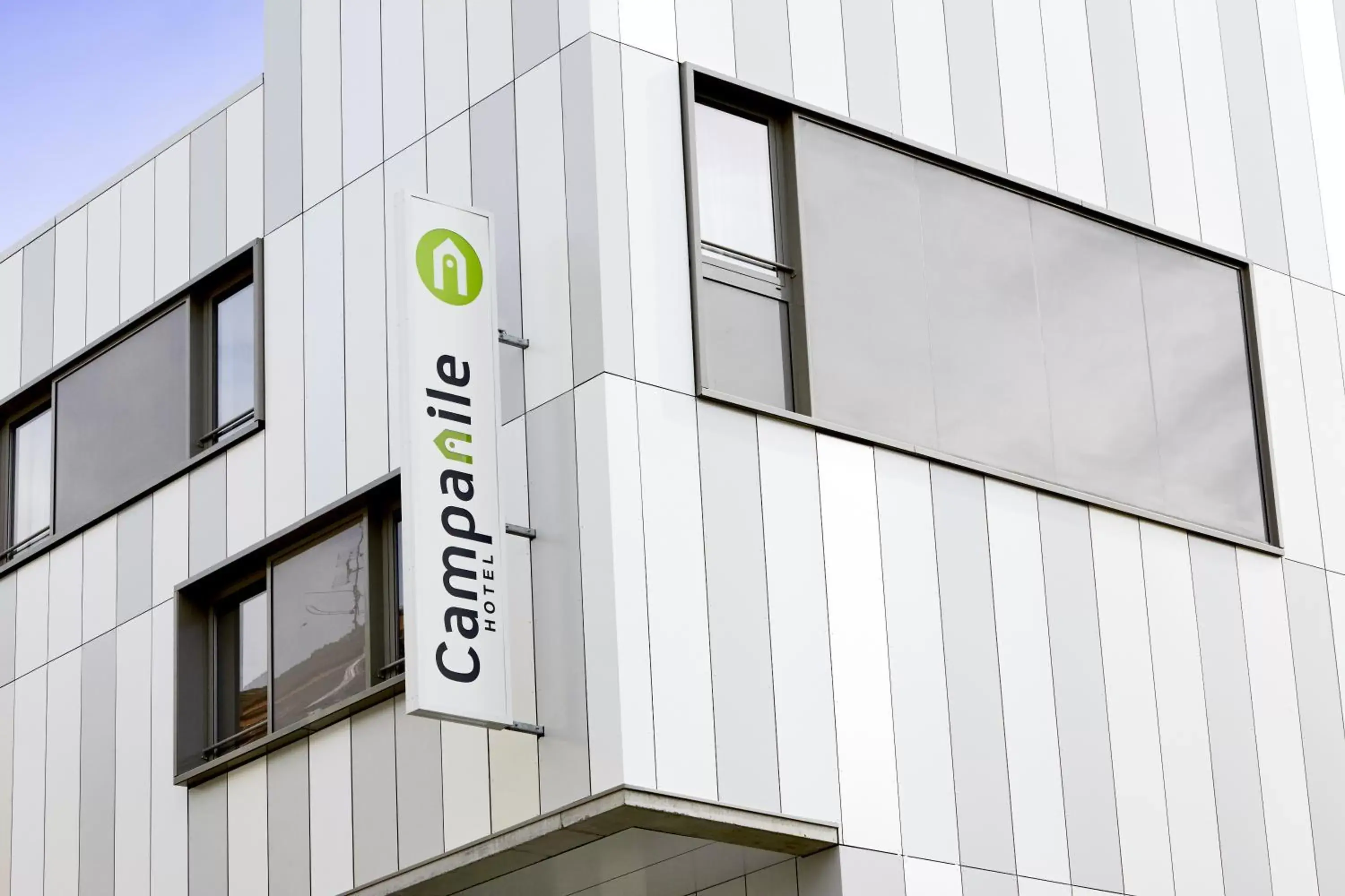 Facade/entrance, Property Logo/Sign in Campanile Annemasse Gare– Genève