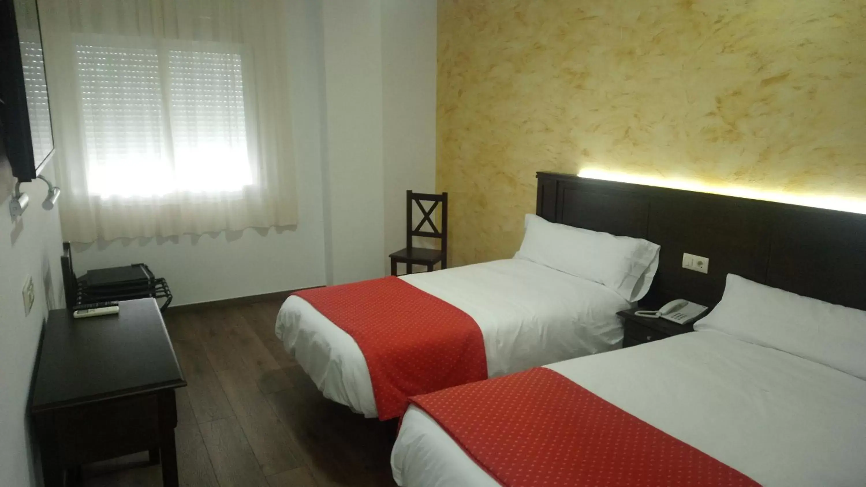 Photo of the whole room, Bed in Hotel Sostenible La Laguna