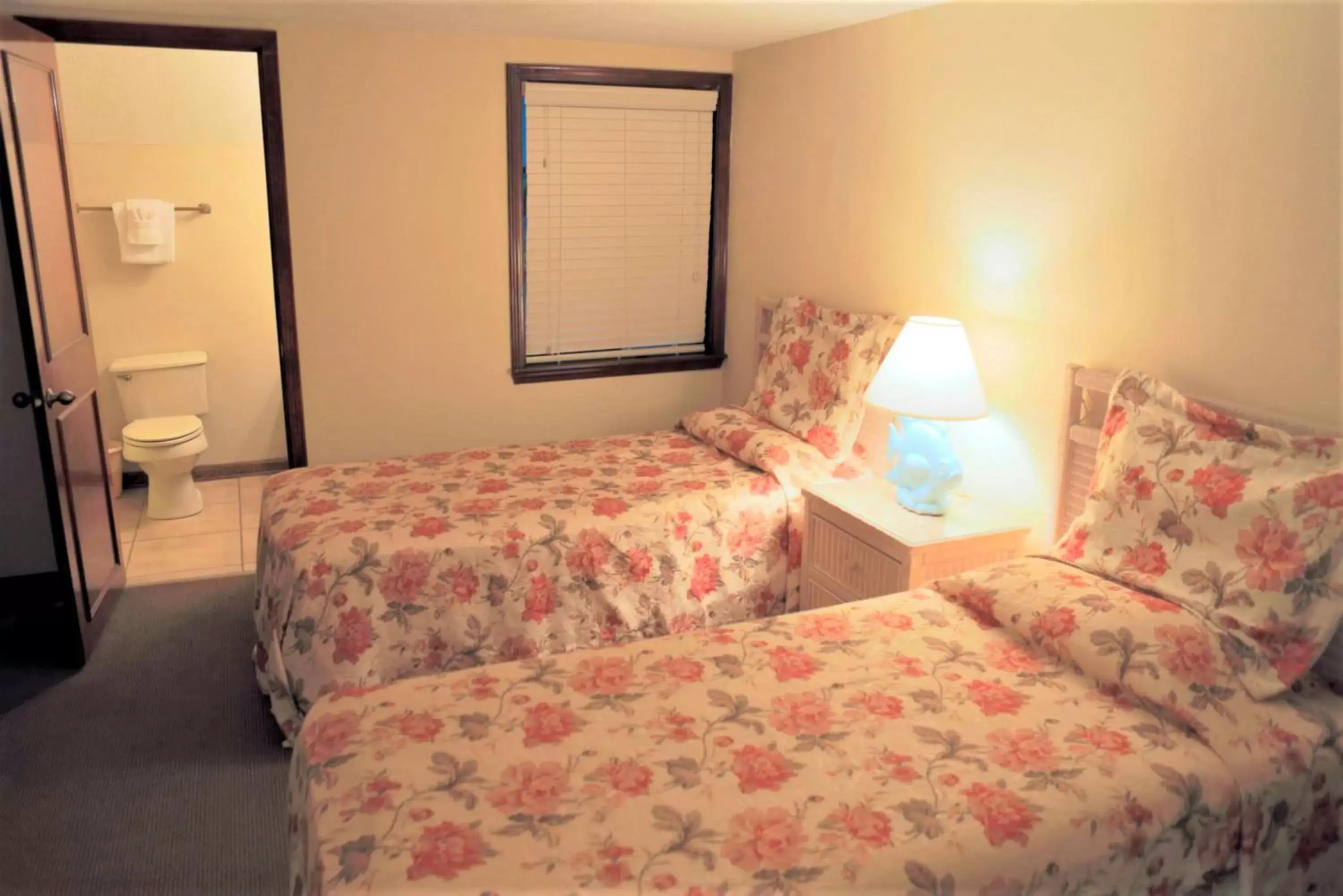 Bedroom, Bed in Royal Holiday Beach Resort