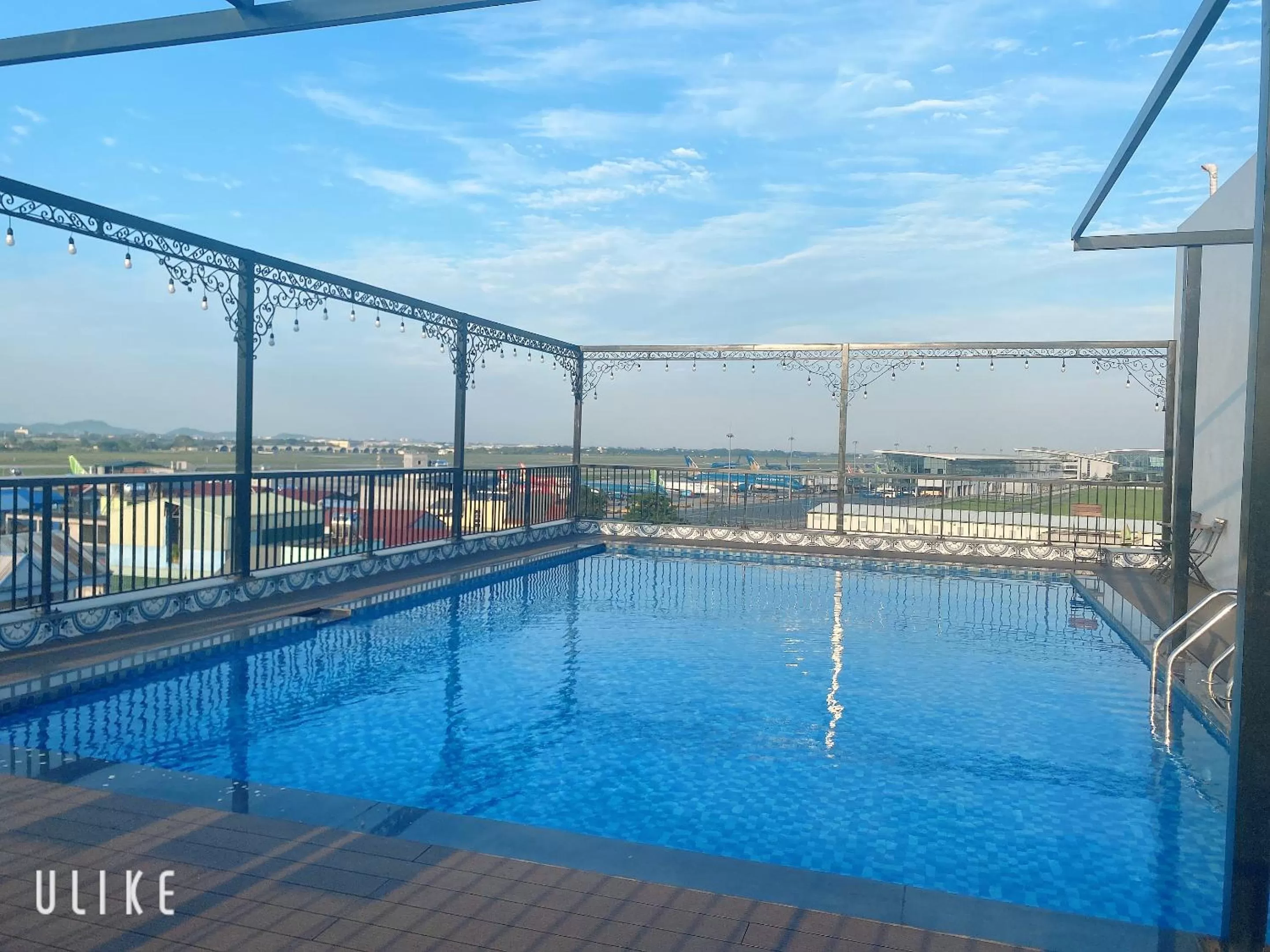 Swimming pool in Paragon House and Residence