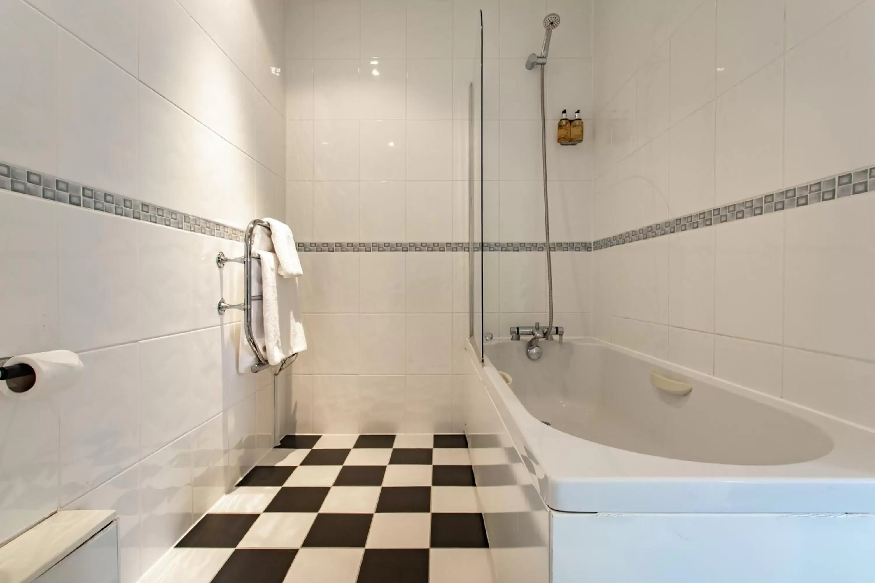 Bathroom in Woodland Manor Hotel