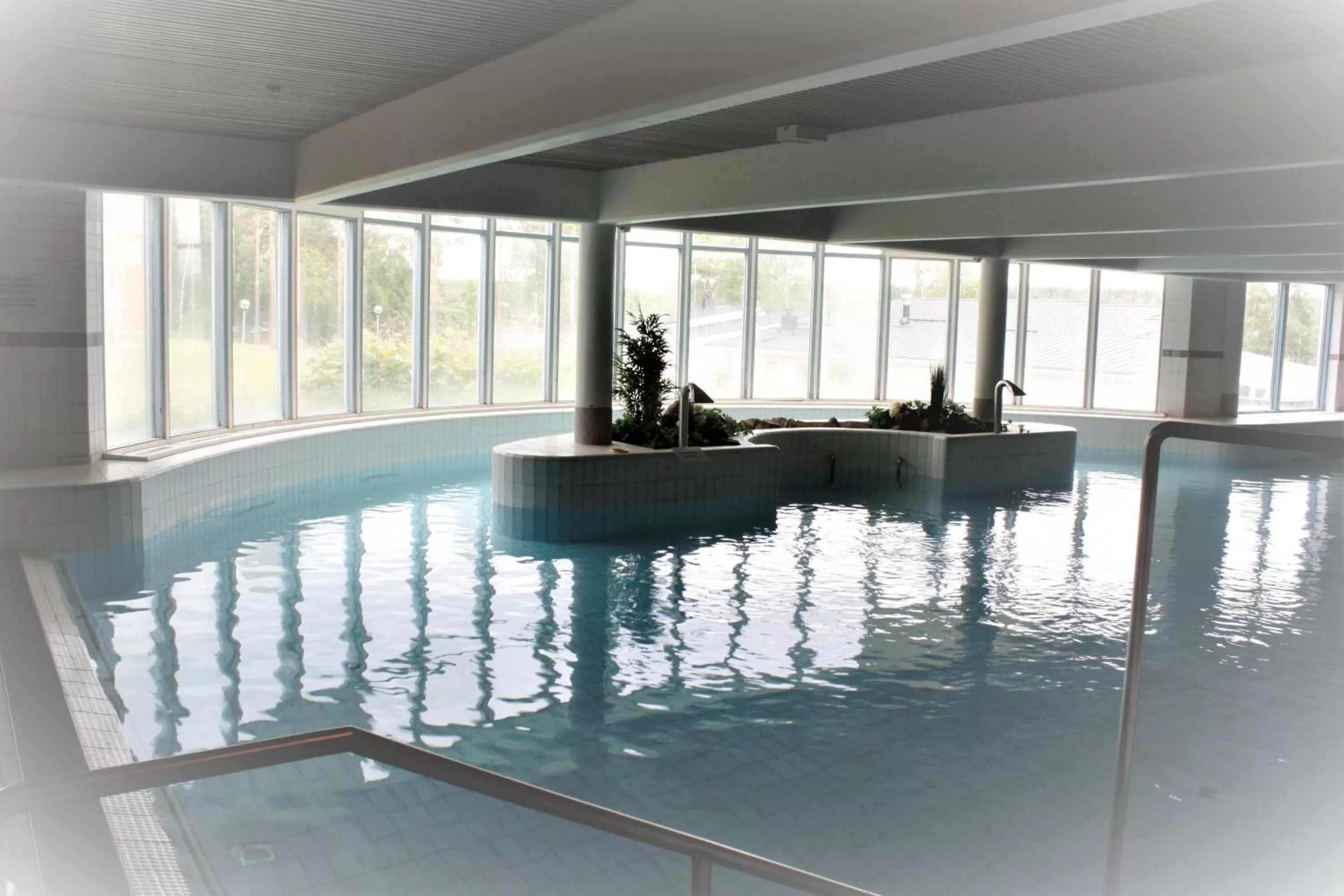 Swimming Pool in Hotelli Kivitippu