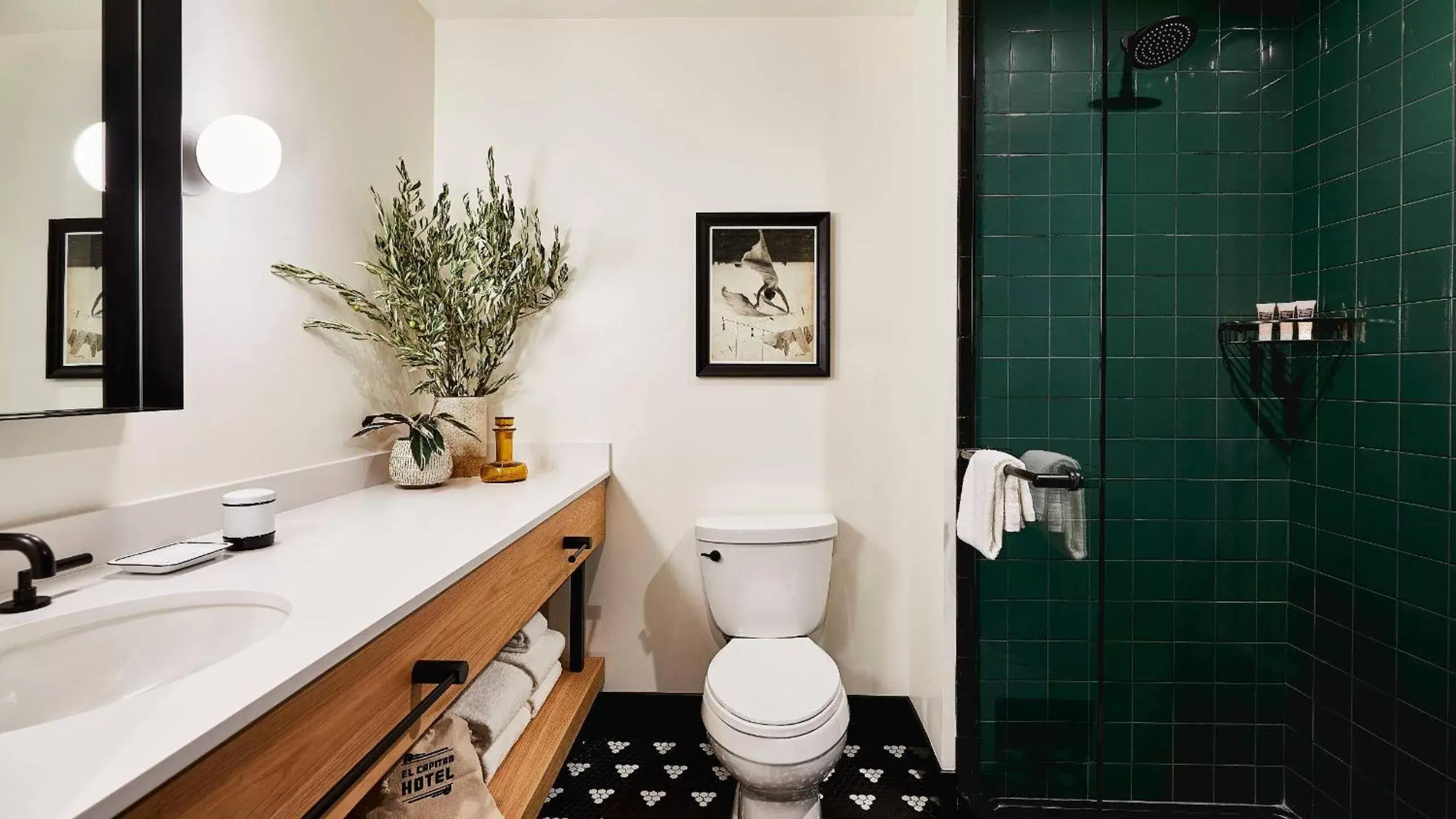 Shower, Bathroom in El Capitan Hotel