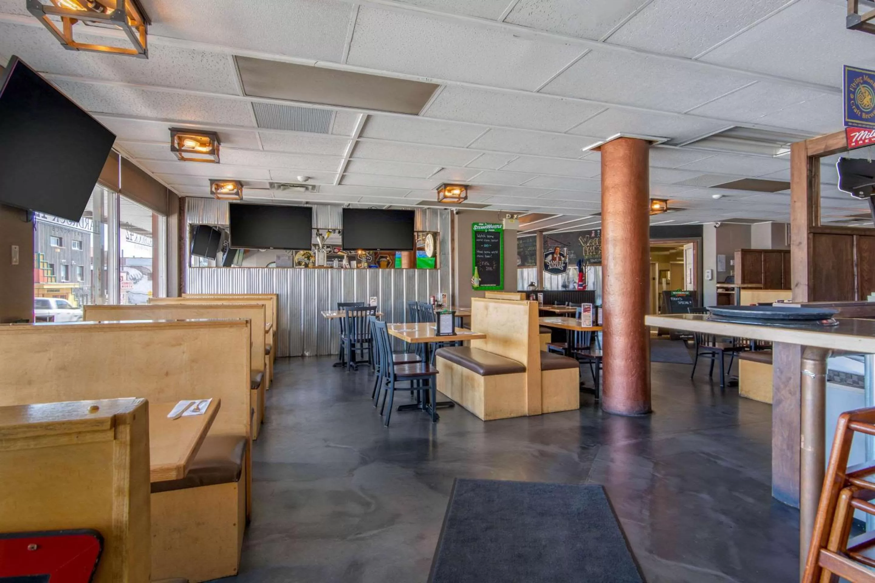 Restaurant/places to eat in Clarion Hotel