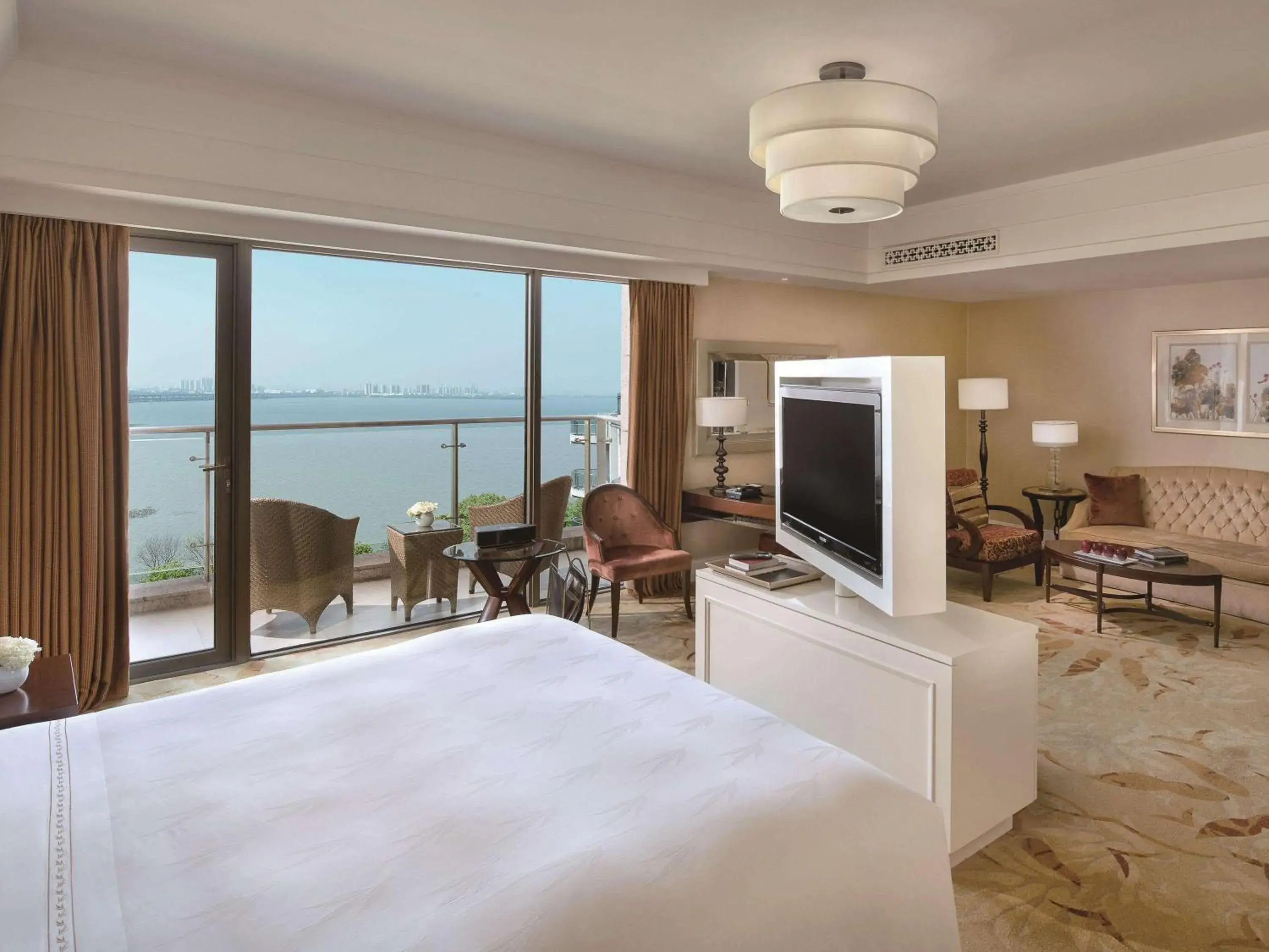 Photo of the whole room, Bed in Fairmont Yangcheng Lake Photo of the whole room, Bed in Fairmont Yangcheng Lake
