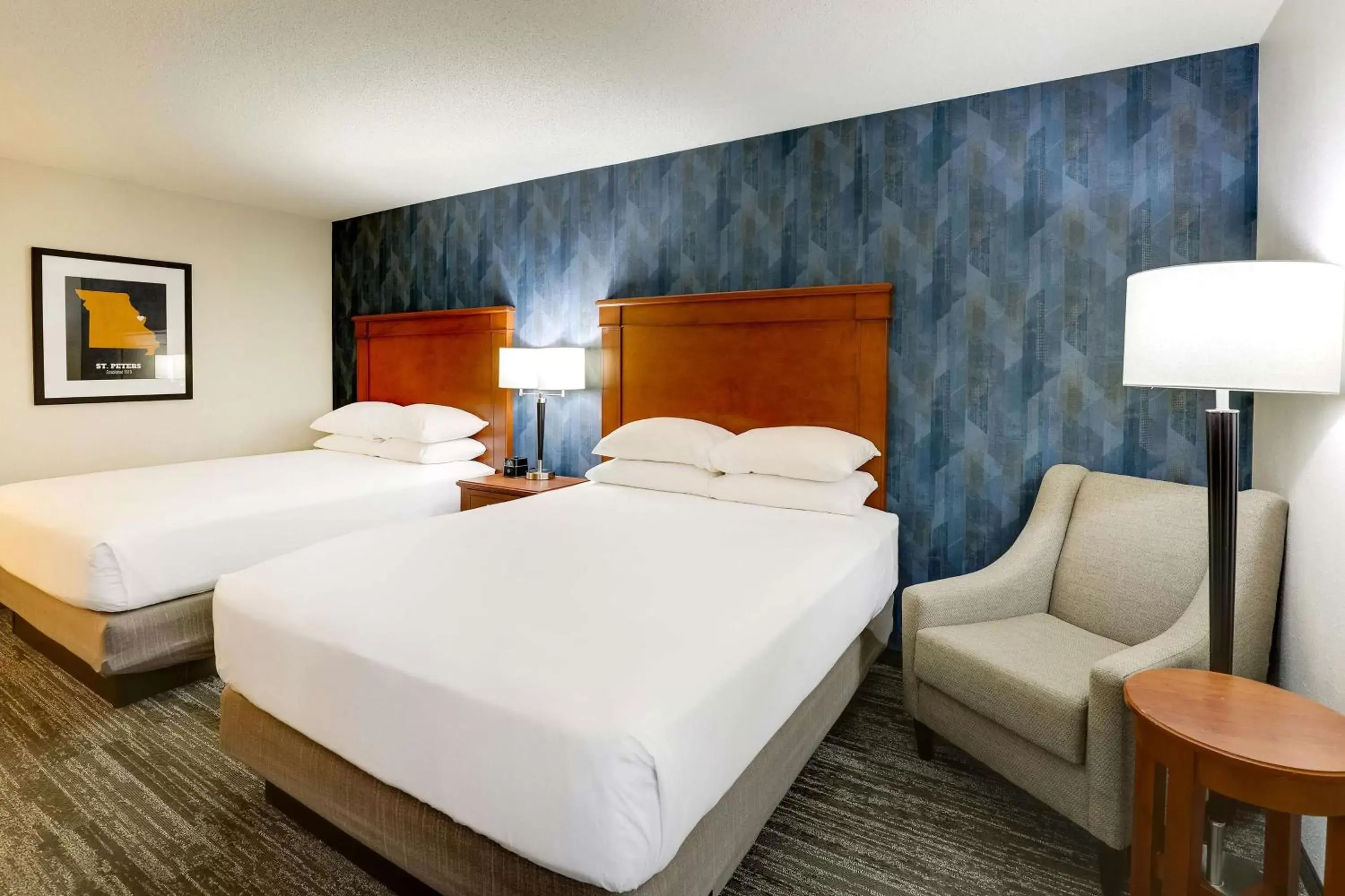 Bedroom, Bed in Drury Inn & Suites St. Louis St. Peters