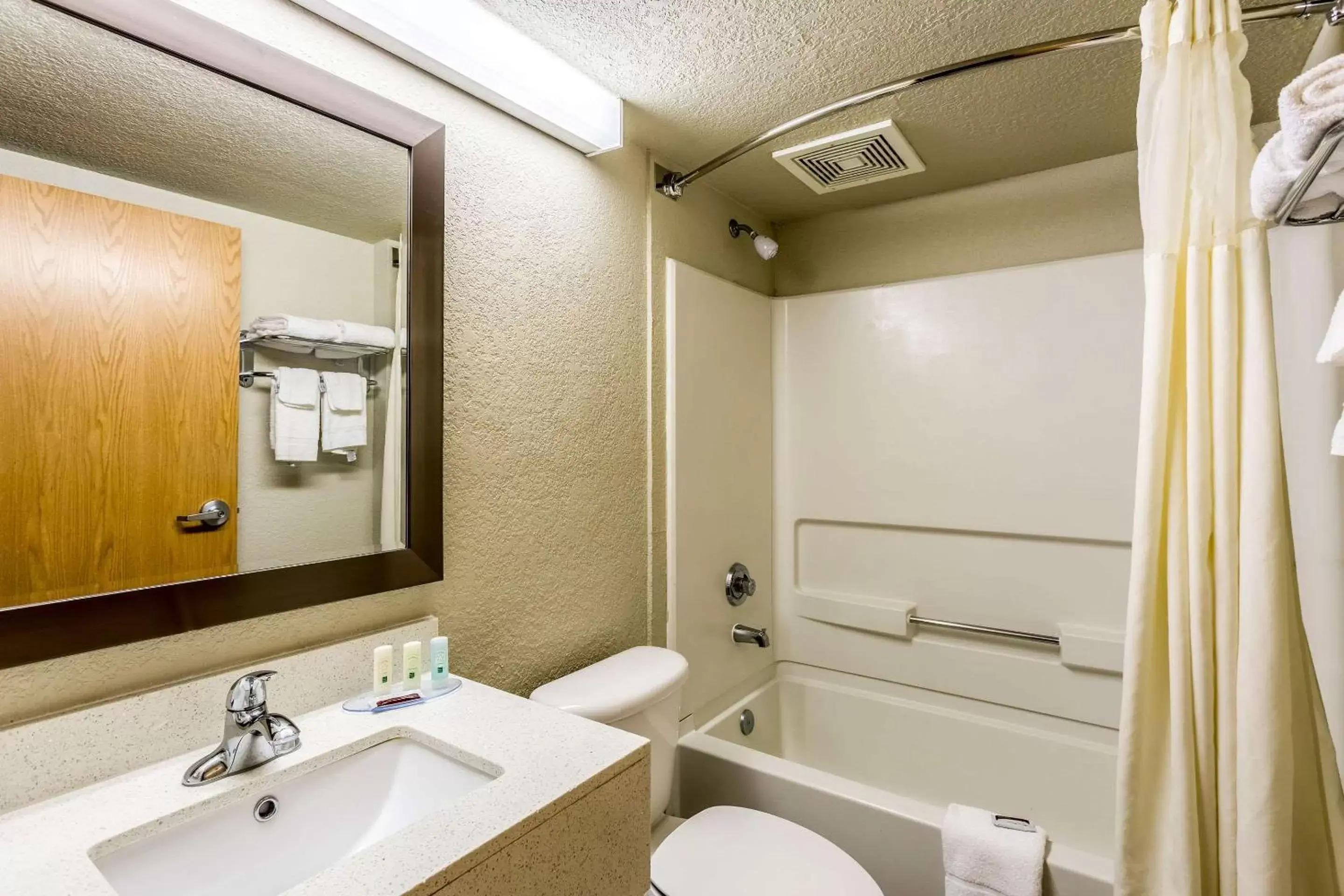 Photo of the whole room, Bathroom in Quality Inn & Suites El Paso I-10