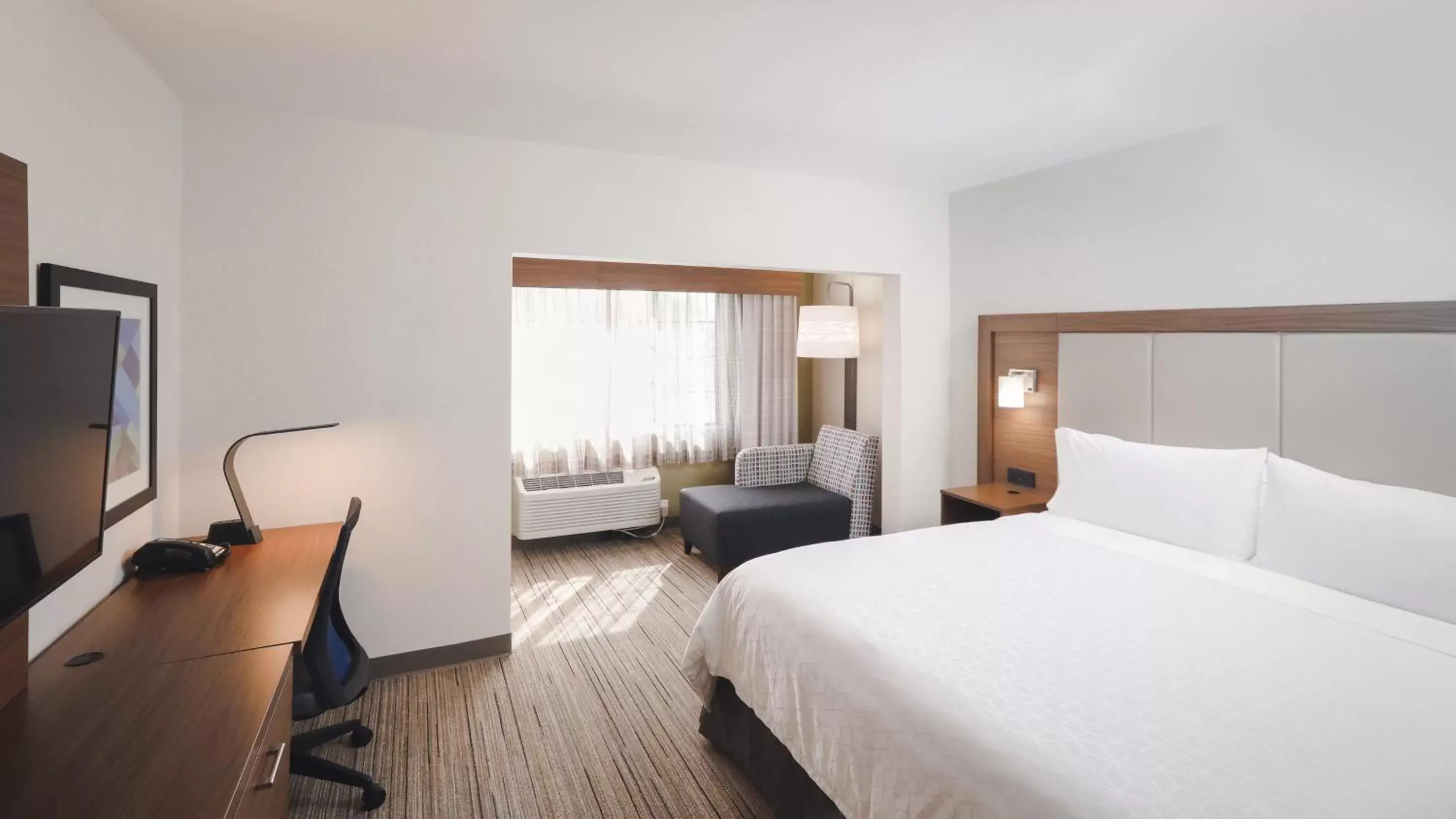 Photo of the whole room, Bed in Holiday Inn Express Lompoc, an IHG Hotel
