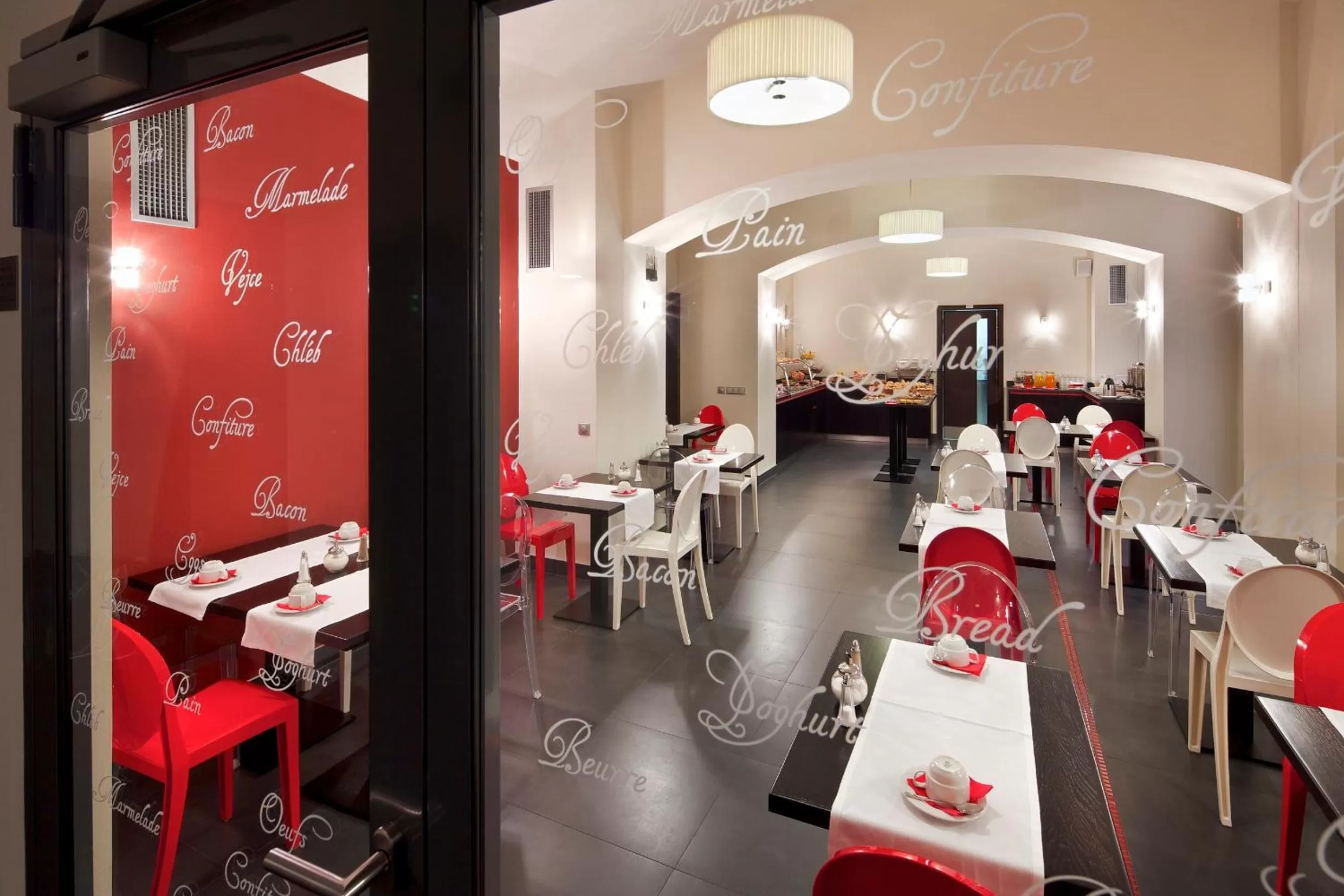Restaurant/places to eat in Red & Blue Design Hotel Prague