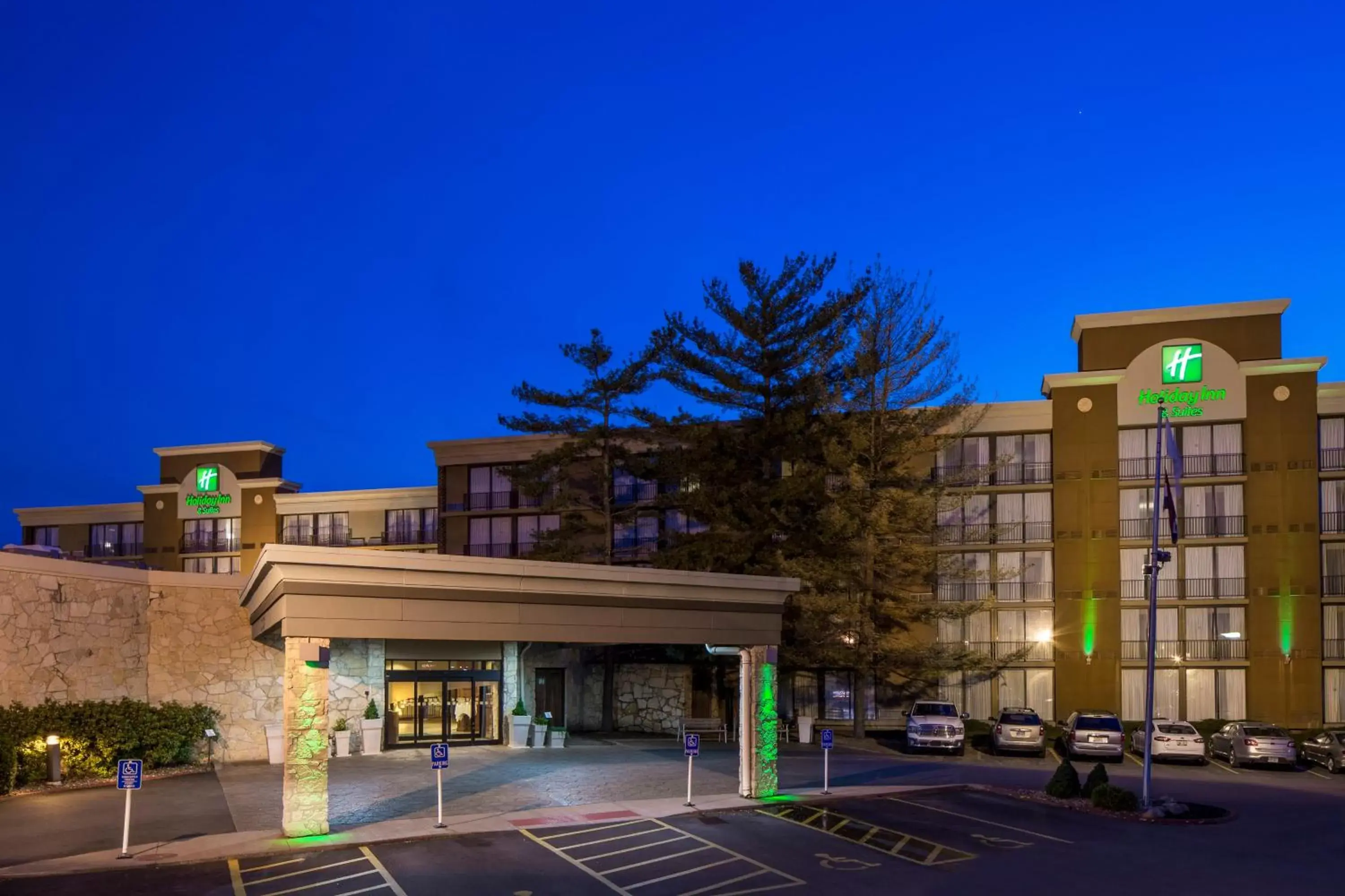 Property Building in Holiday Inn Hotel & Suites Des Moines-Northwest, an IHG Hotel