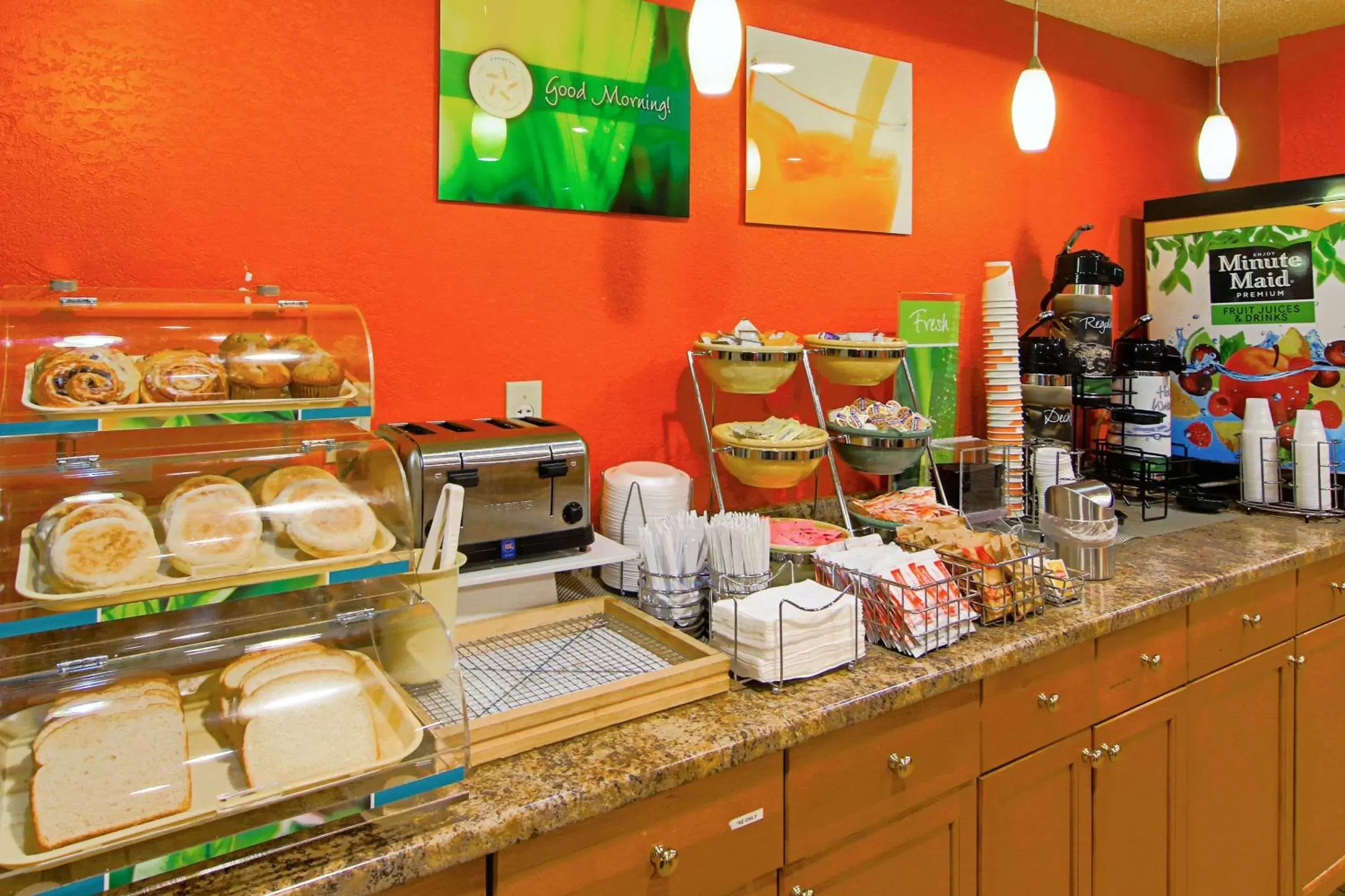 Restaurant/places to eat in Quality Inn Plainfield I-395 Restaurant/places to eat in Quality Inn Plainfield I-395